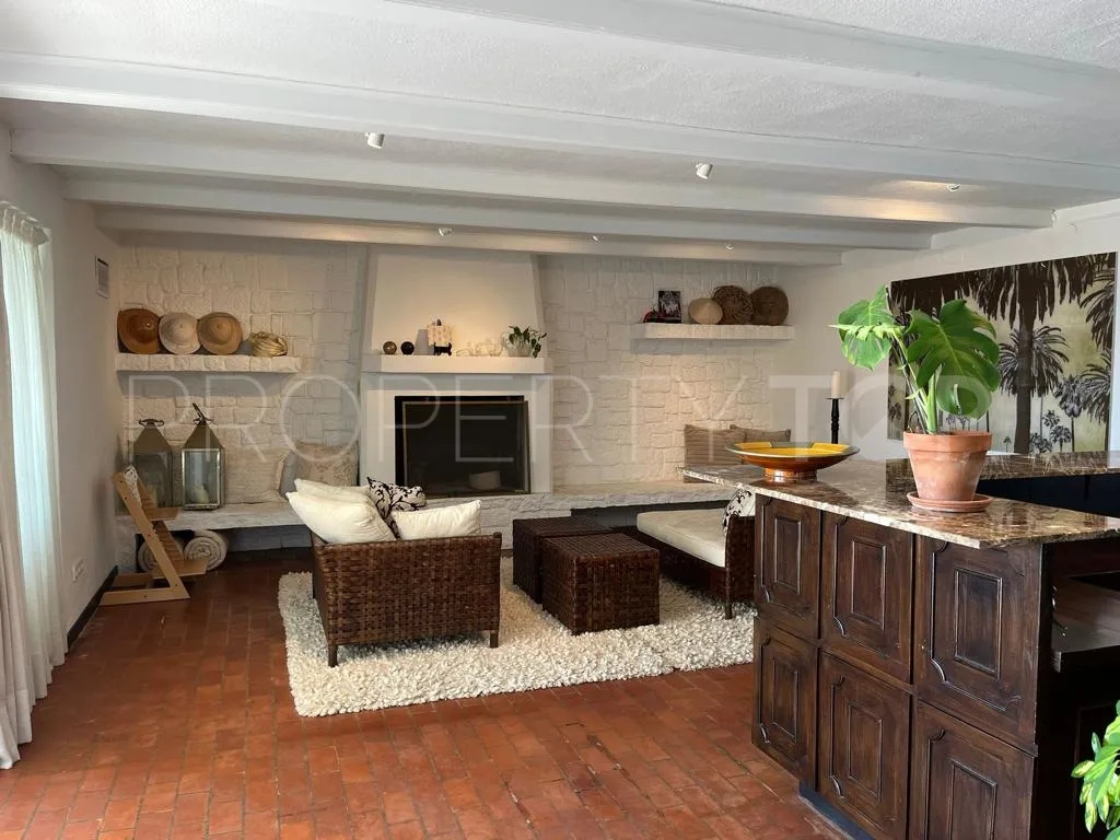 For sale house in Nueva Andalucia