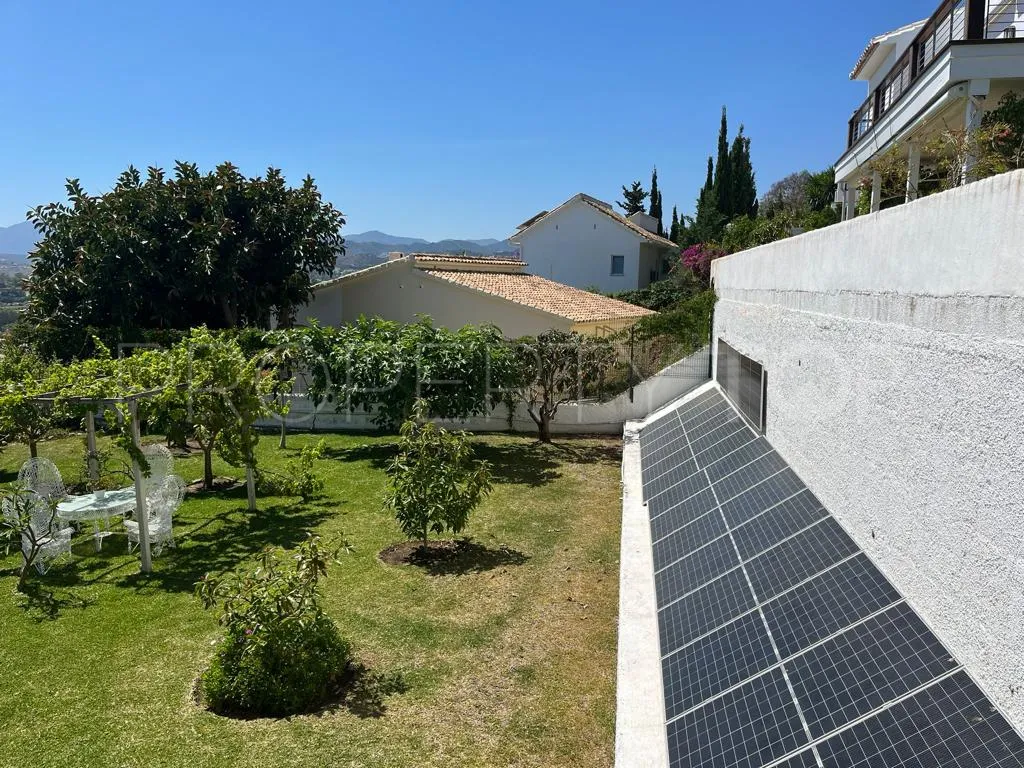 For sale house in Nueva Andalucia