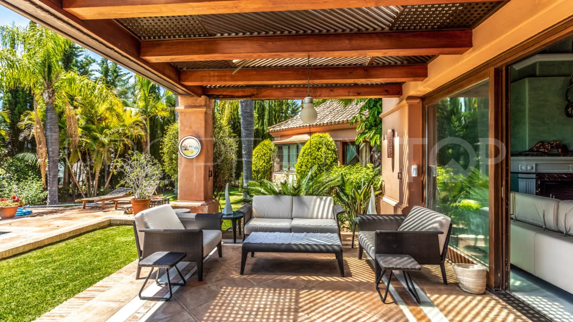Nueva Andalucia, villa de 7 dormitorios a la venta