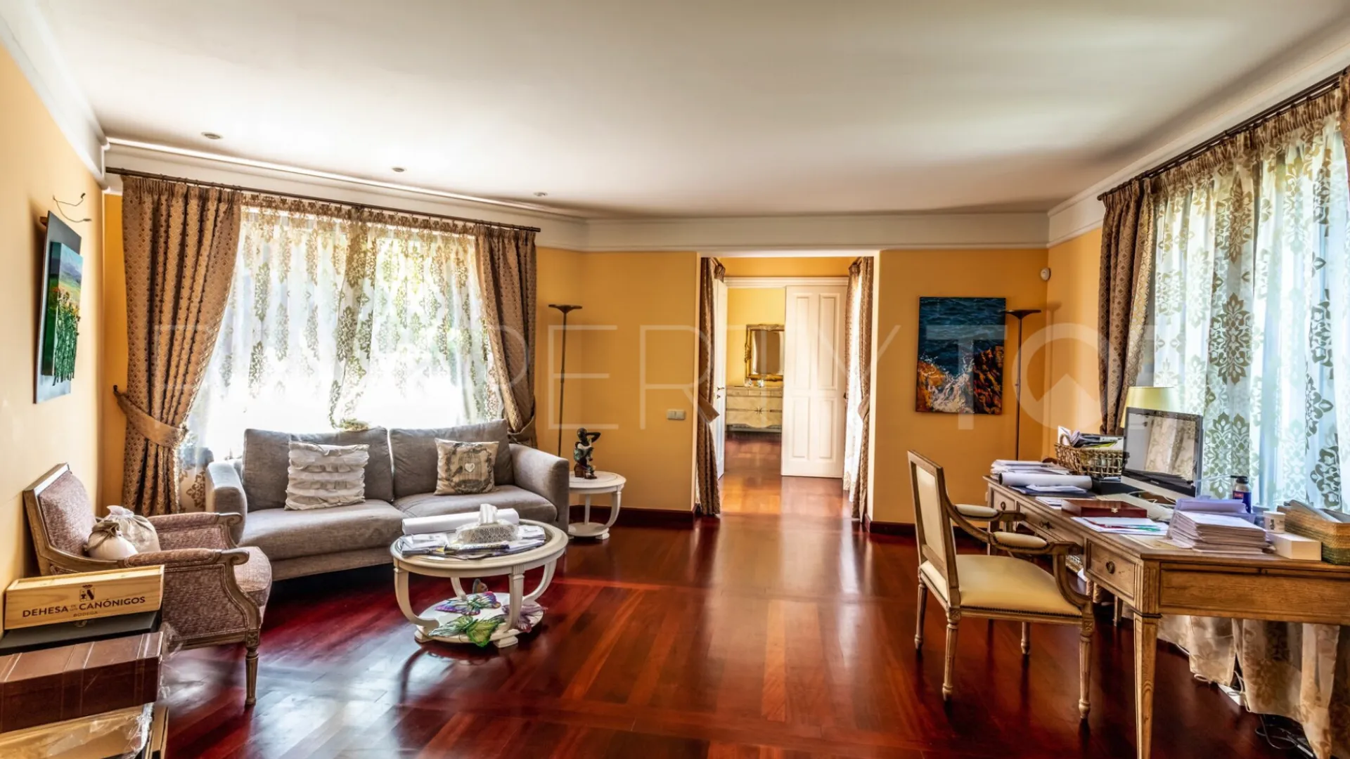 Nueva Andalucia, villa de 7 dormitorios a la venta