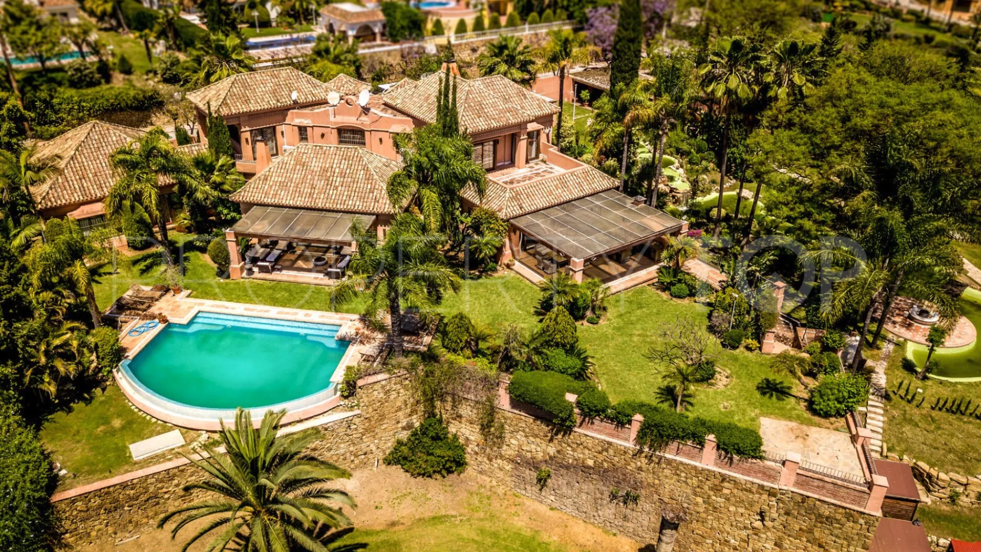 Nueva Andalucia, villa de 7 dormitorios a la venta