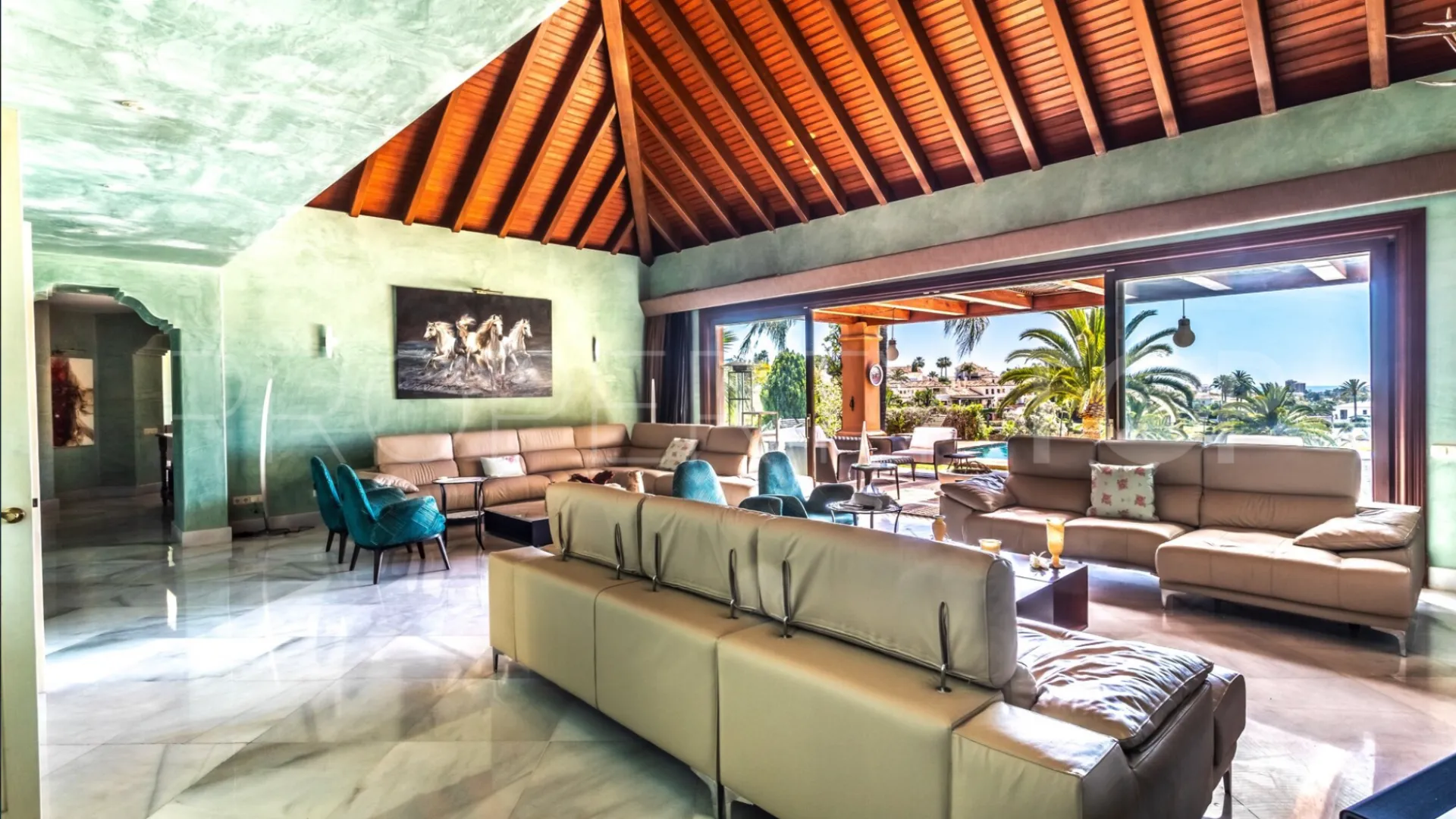 Nueva Andalucia, villa de 7 dormitorios a la venta
