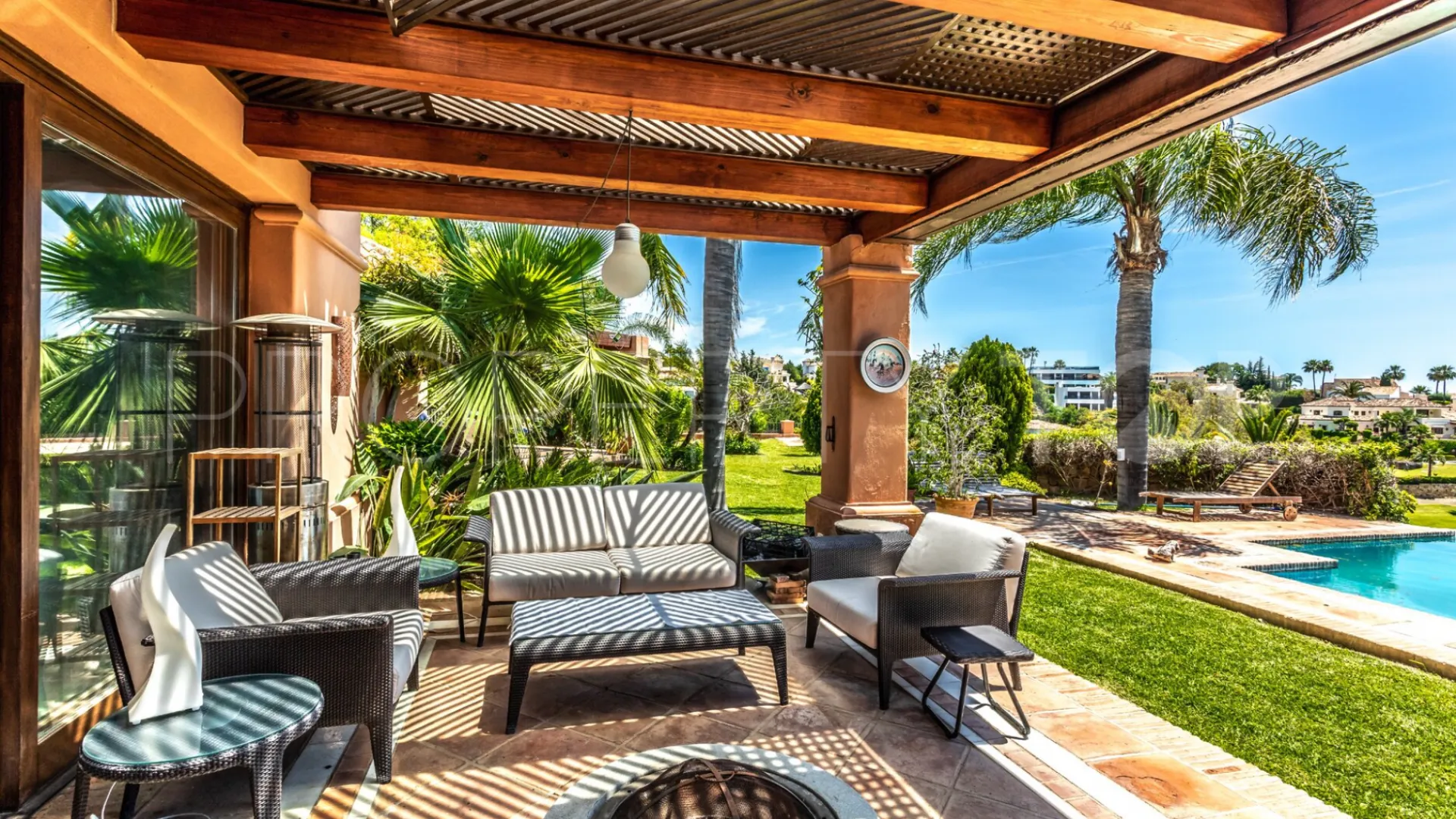 Nueva Andalucia, villa de 7 dormitorios a la venta