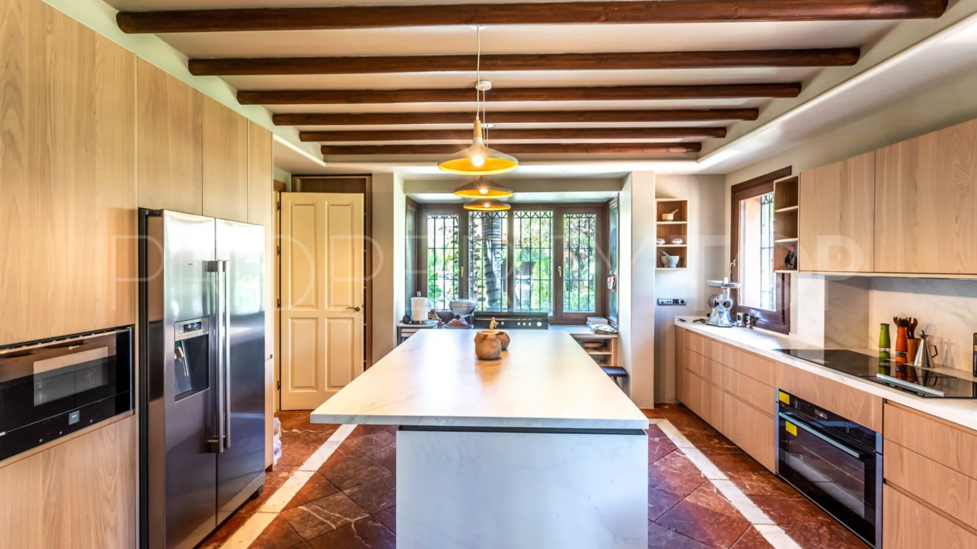 Nueva Andalucia, villa de 7 dormitorios a la venta