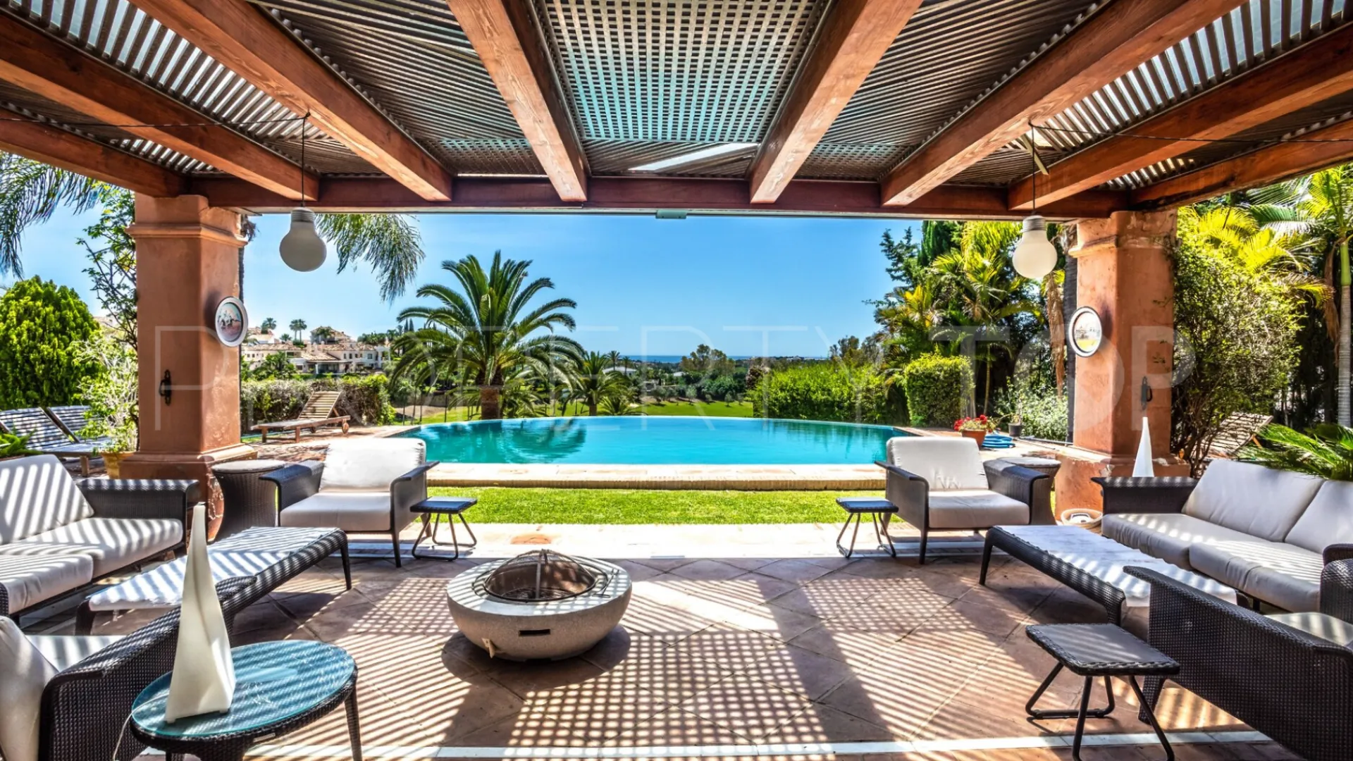 Nueva Andalucia, villa de 7 dormitorios a la venta