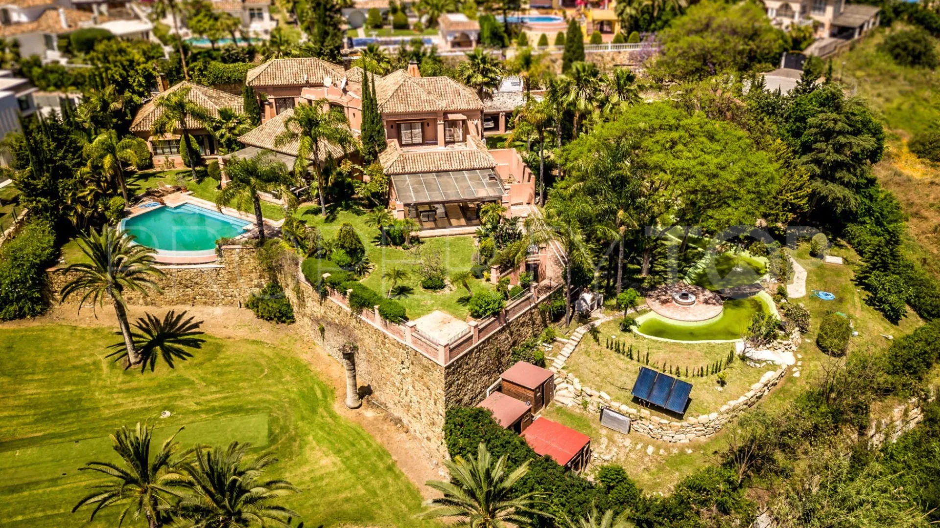 Nueva Andalucia, villa de 7 dormitorios a la venta