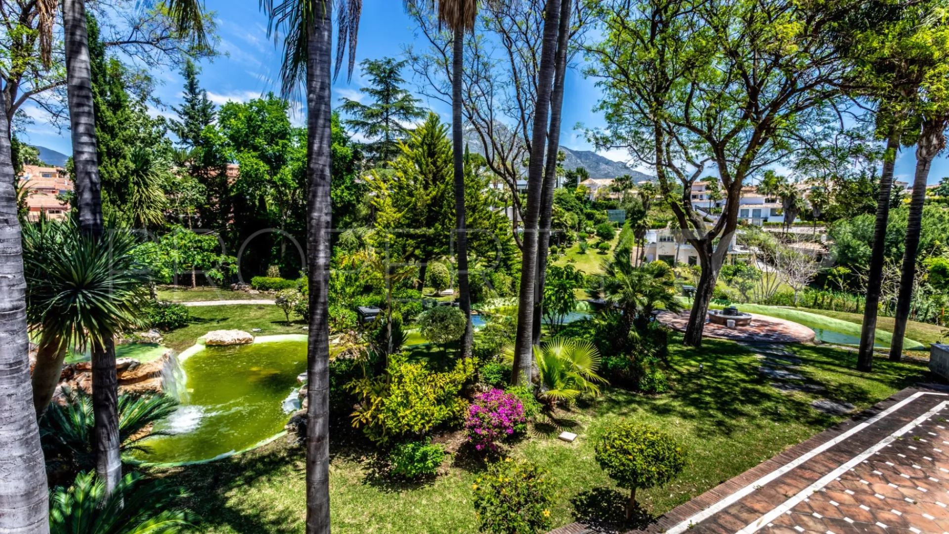 Nueva Andalucia, villa de 7 dormitorios a la venta
