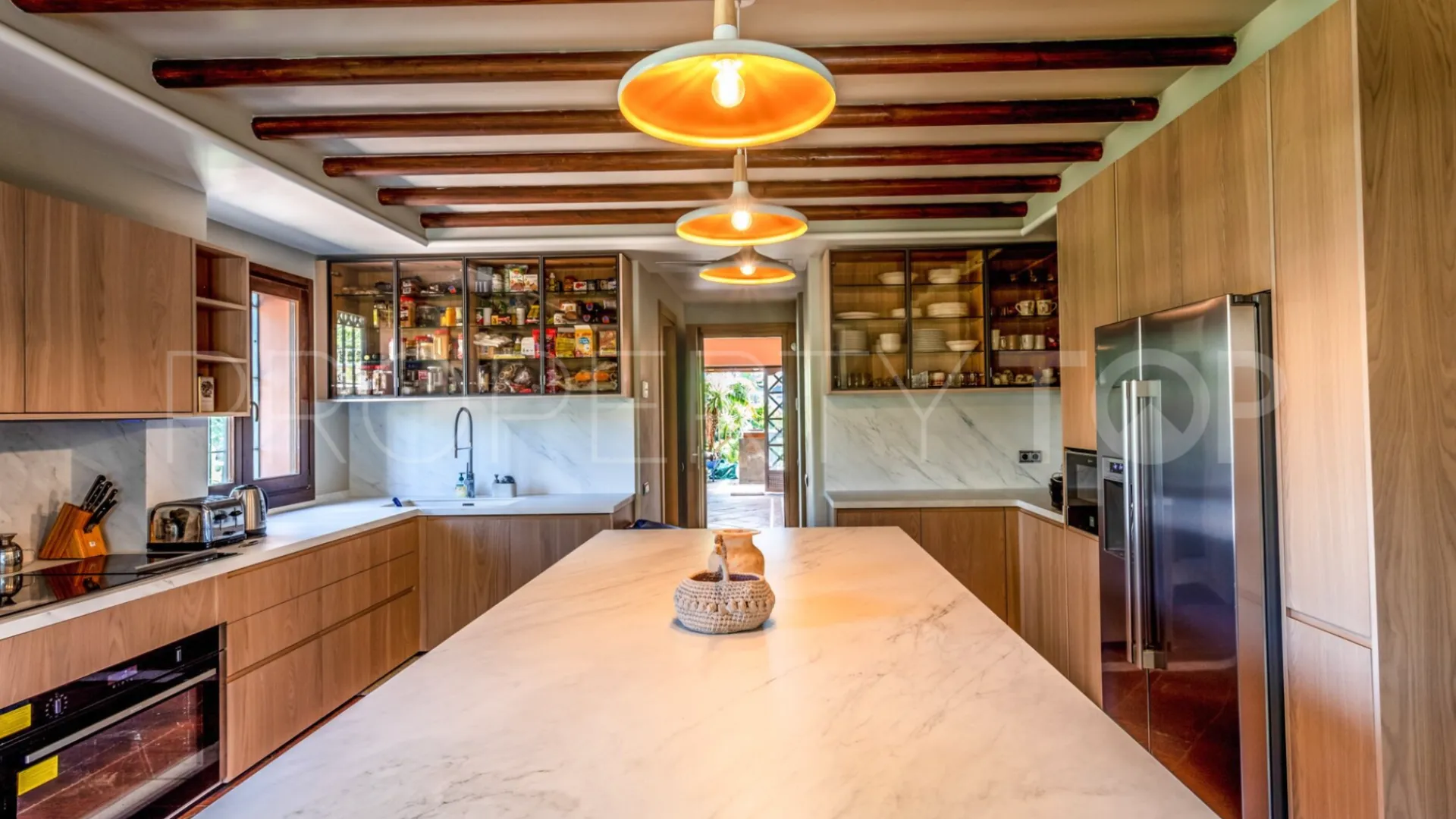 Nueva Andalucia, villa de 7 dormitorios a la venta