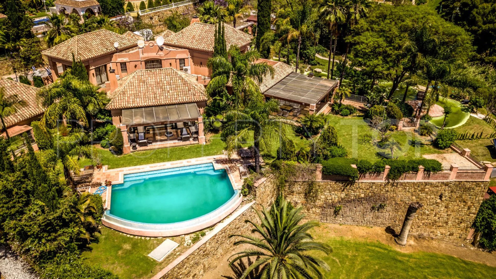 Nueva Andalucia, villa de 7 dormitorios a la venta