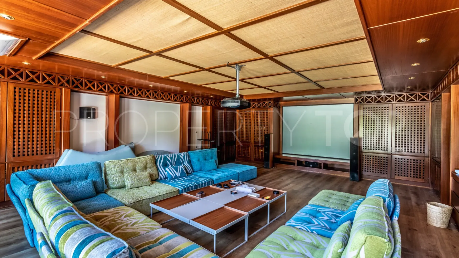 Nueva Andalucia, villa de 7 dormitorios a la venta