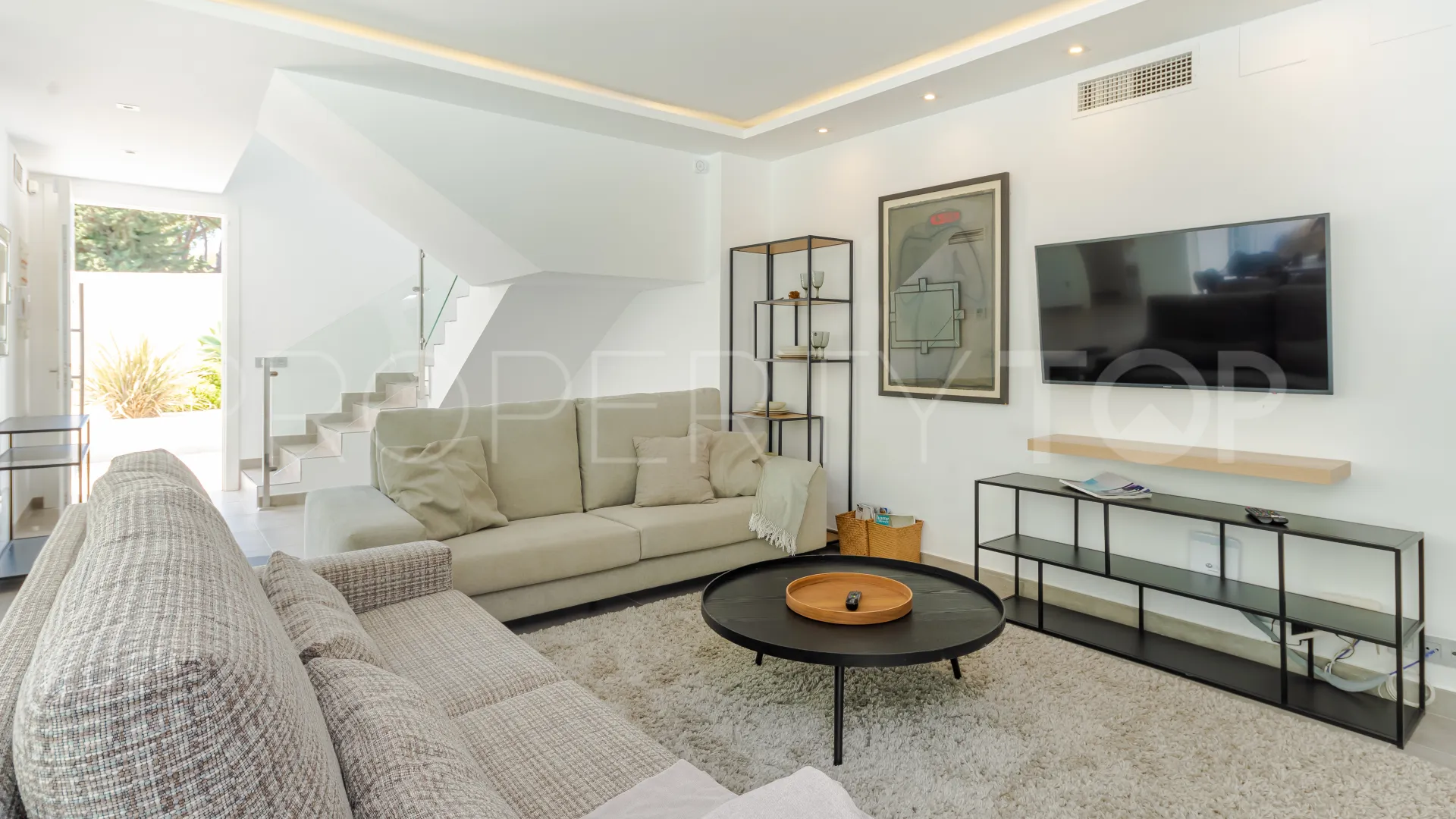 Villa a la venta en Aloha con 6 dormitorios