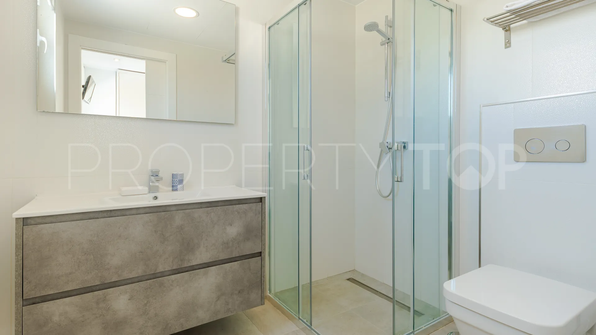 Villa a la venta en Aloha con 6 dormitorios