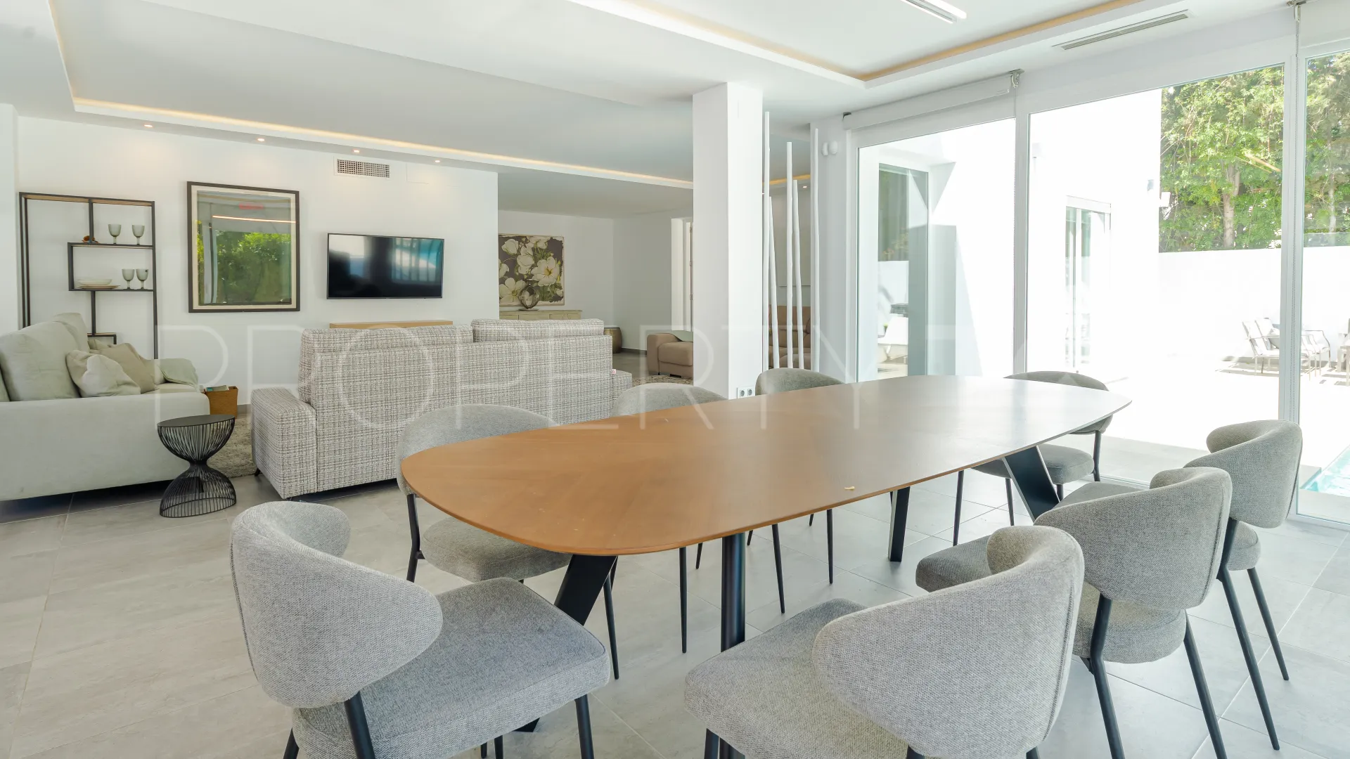 Villa a la venta en Aloha con 6 dormitorios