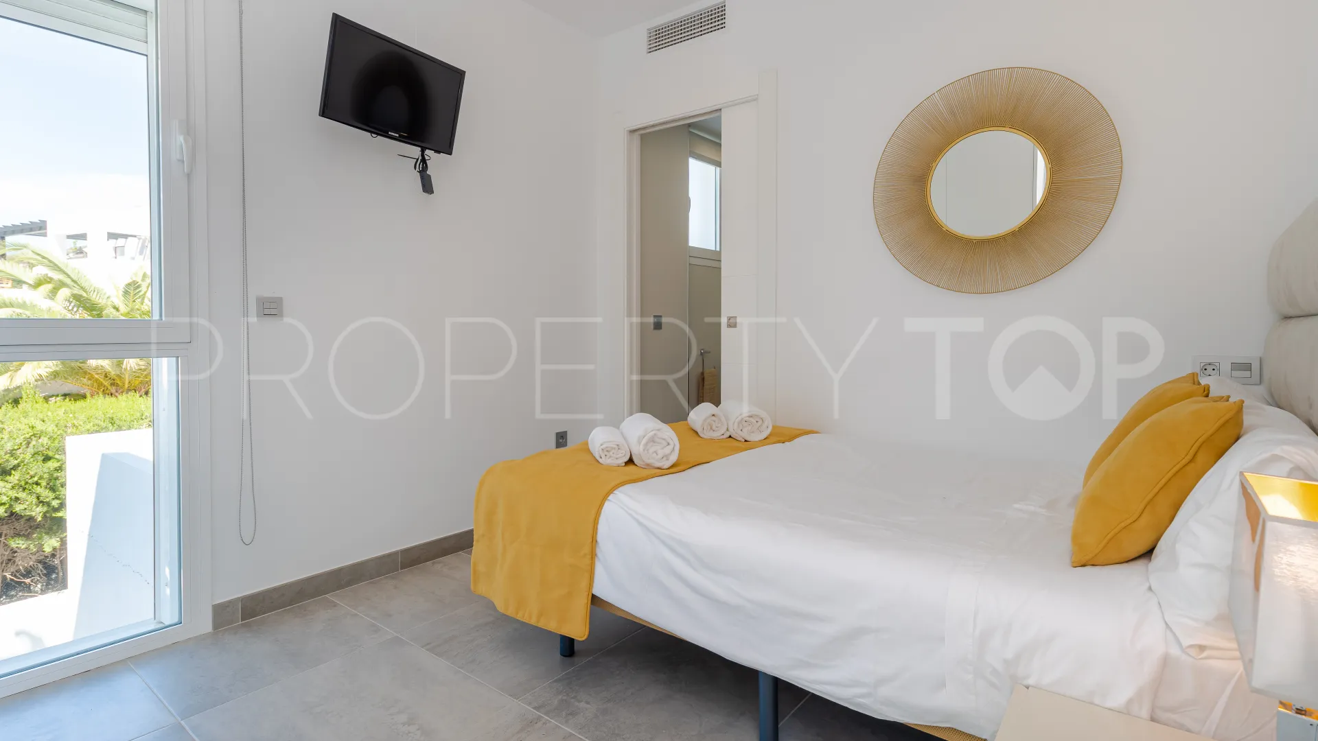 Villa a la venta en Aloha con 6 dormitorios