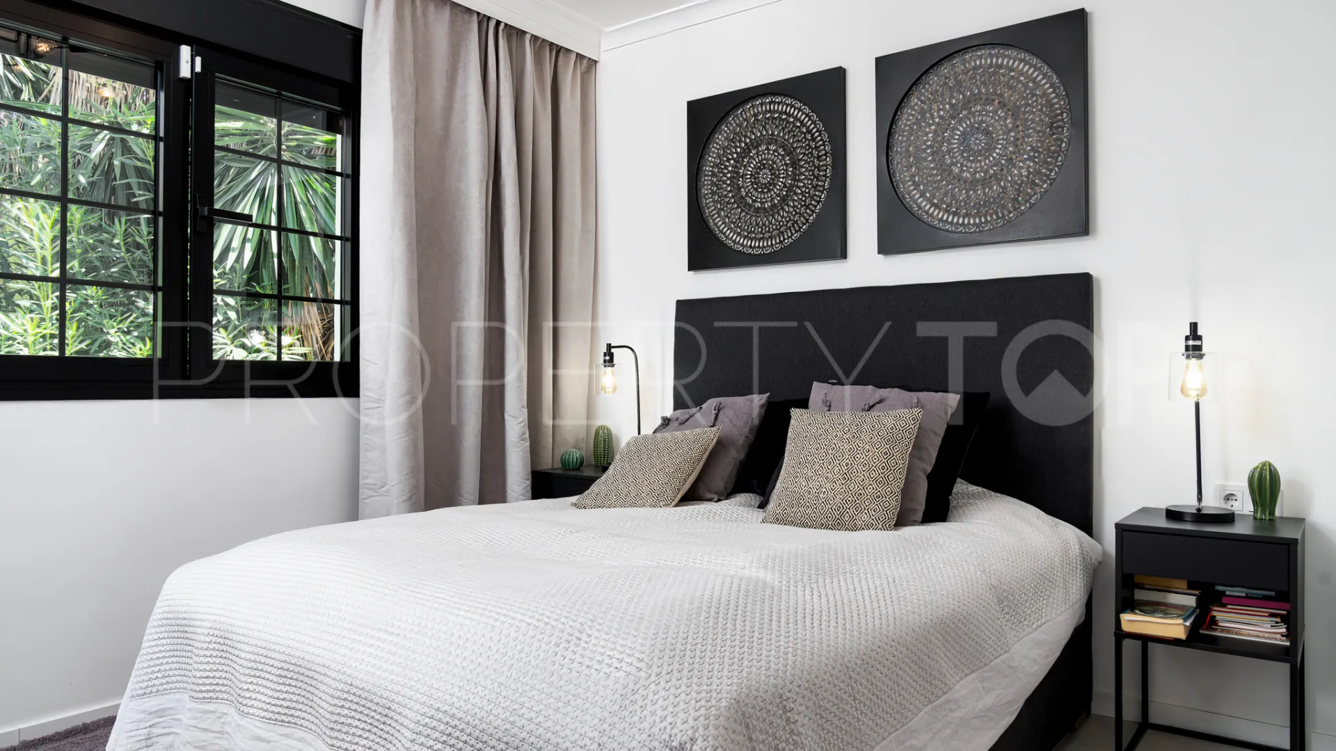 Villa en venta en Los Naranjos Golf