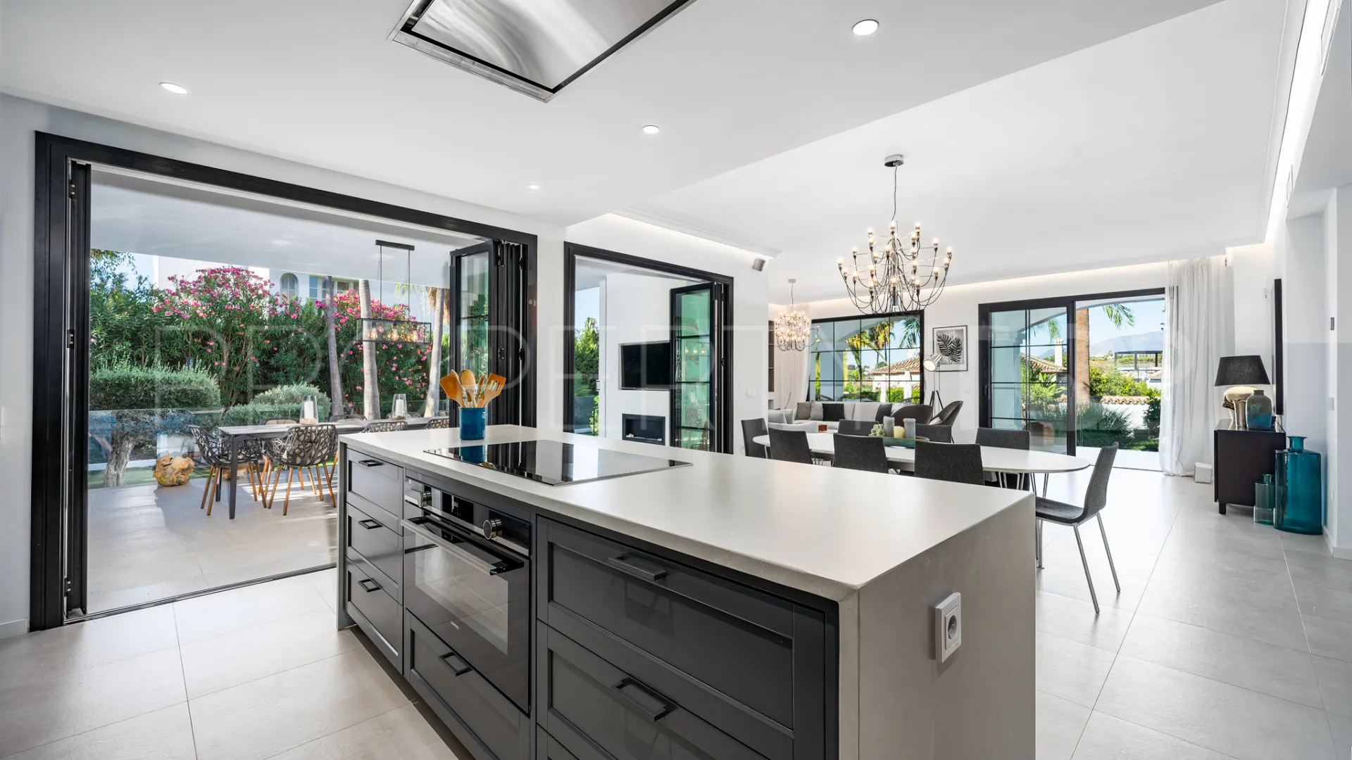 Villa en venta en Los Naranjos Golf