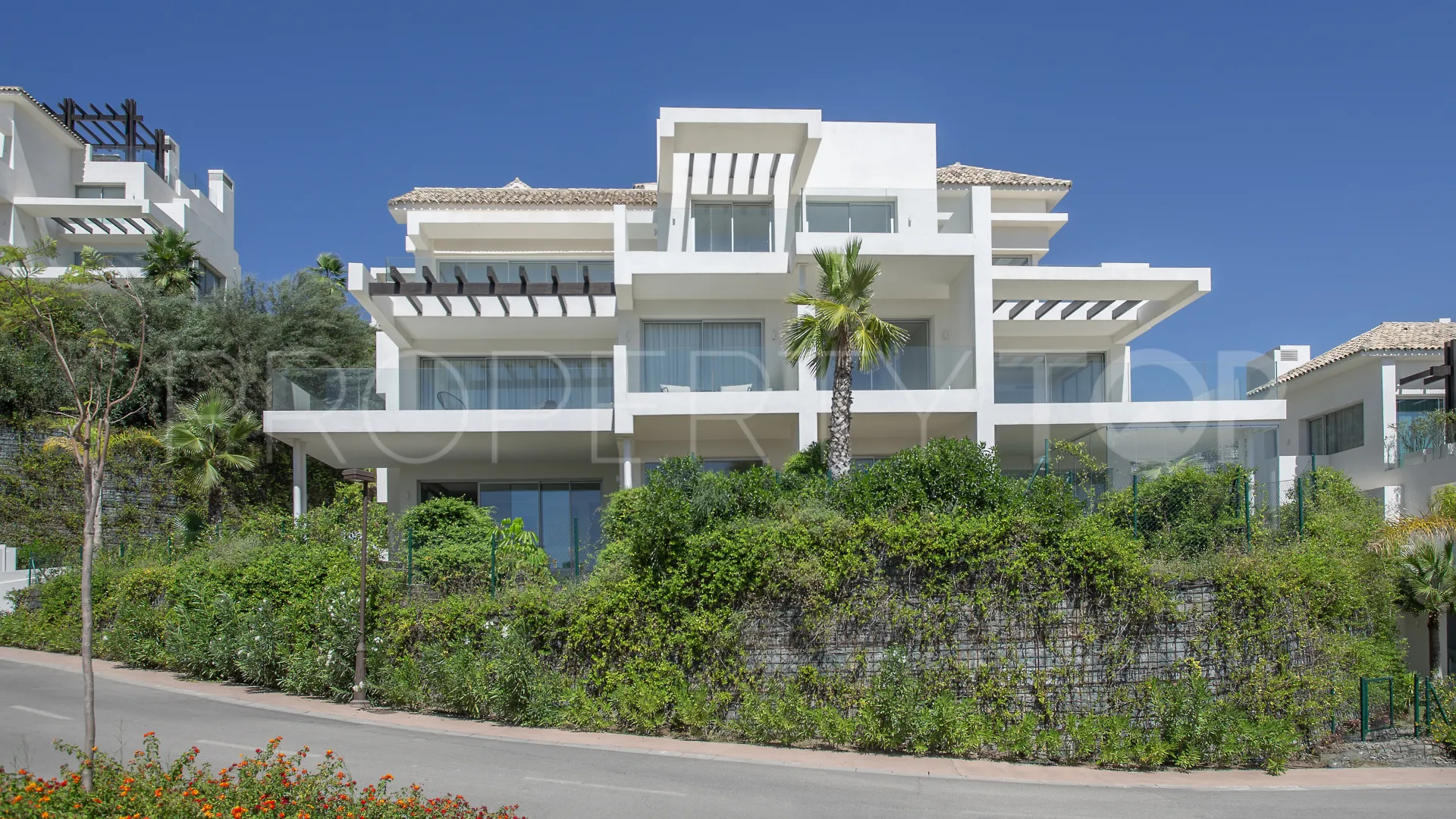 Penthouse for sale in Marbella Club Hills with 3 bedrooms