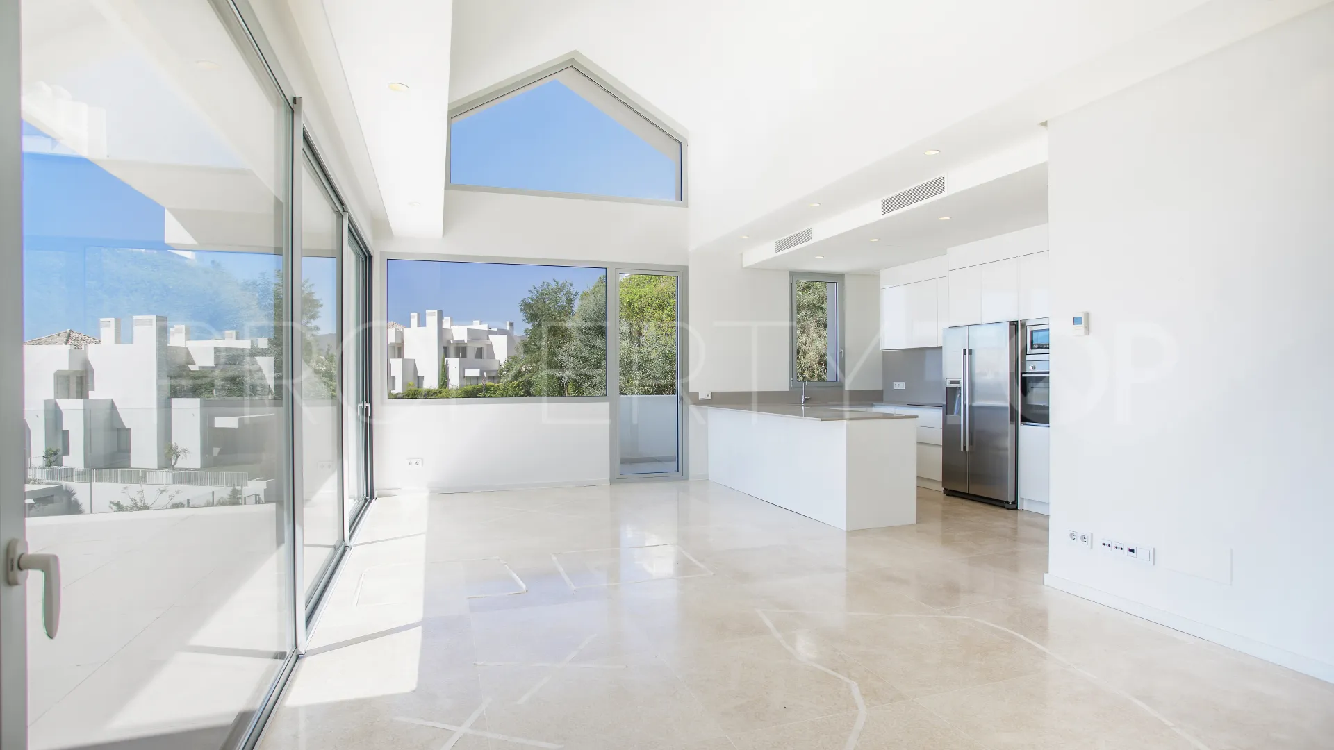 Penthouse for sale in Marbella Club Hills with 3 bedrooms