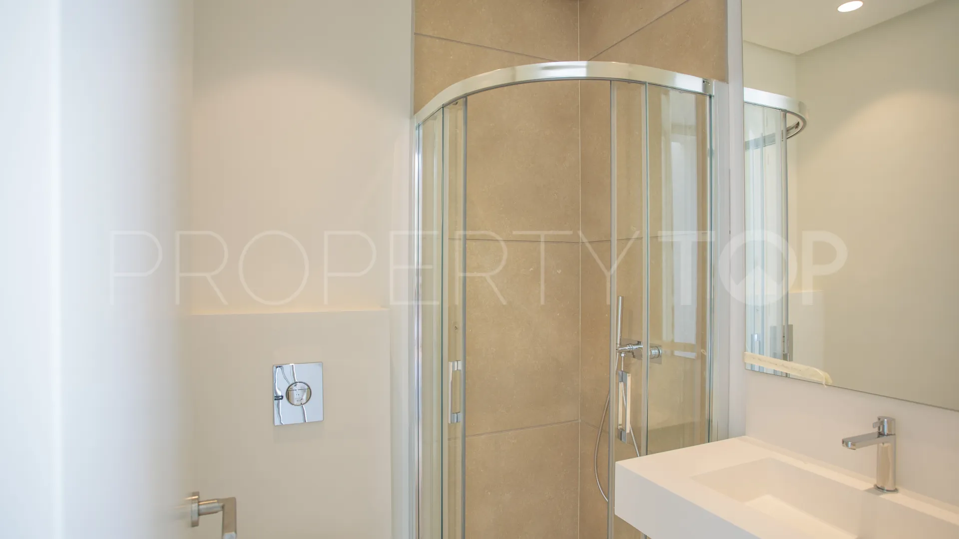 Penthouse for sale in Marbella Club Hills with 3 bedrooms