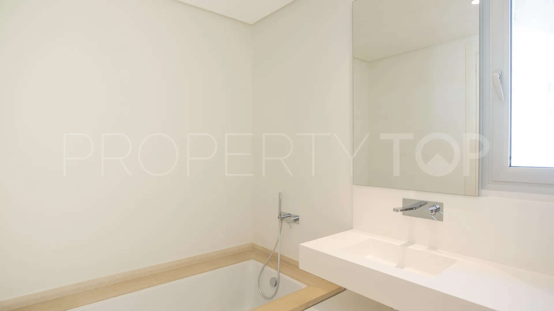 Penthouse for sale in Marbella Club Hills with 3 bedrooms