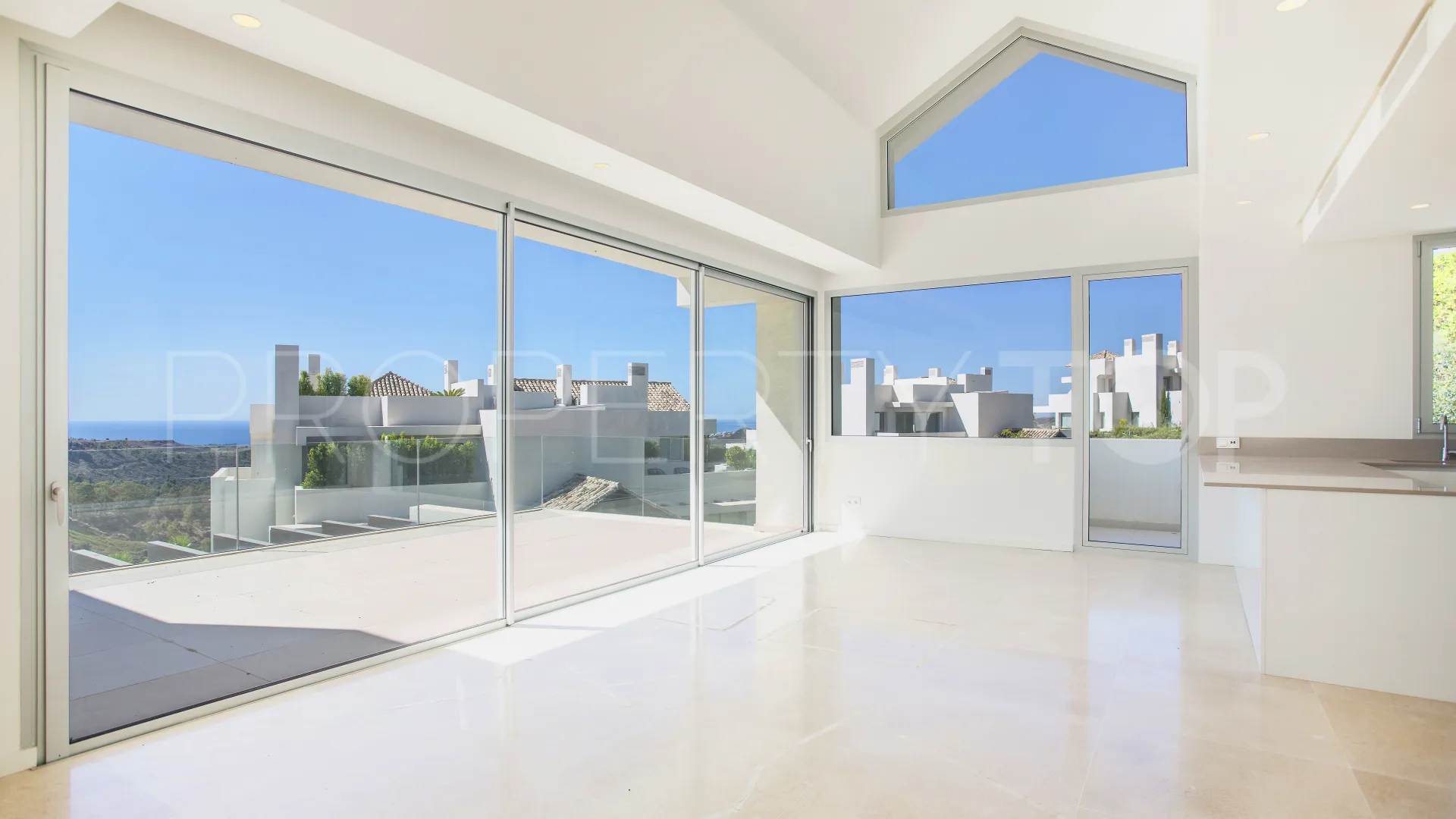 Penthouse for sale in Marbella Club Hills with 3 bedrooms