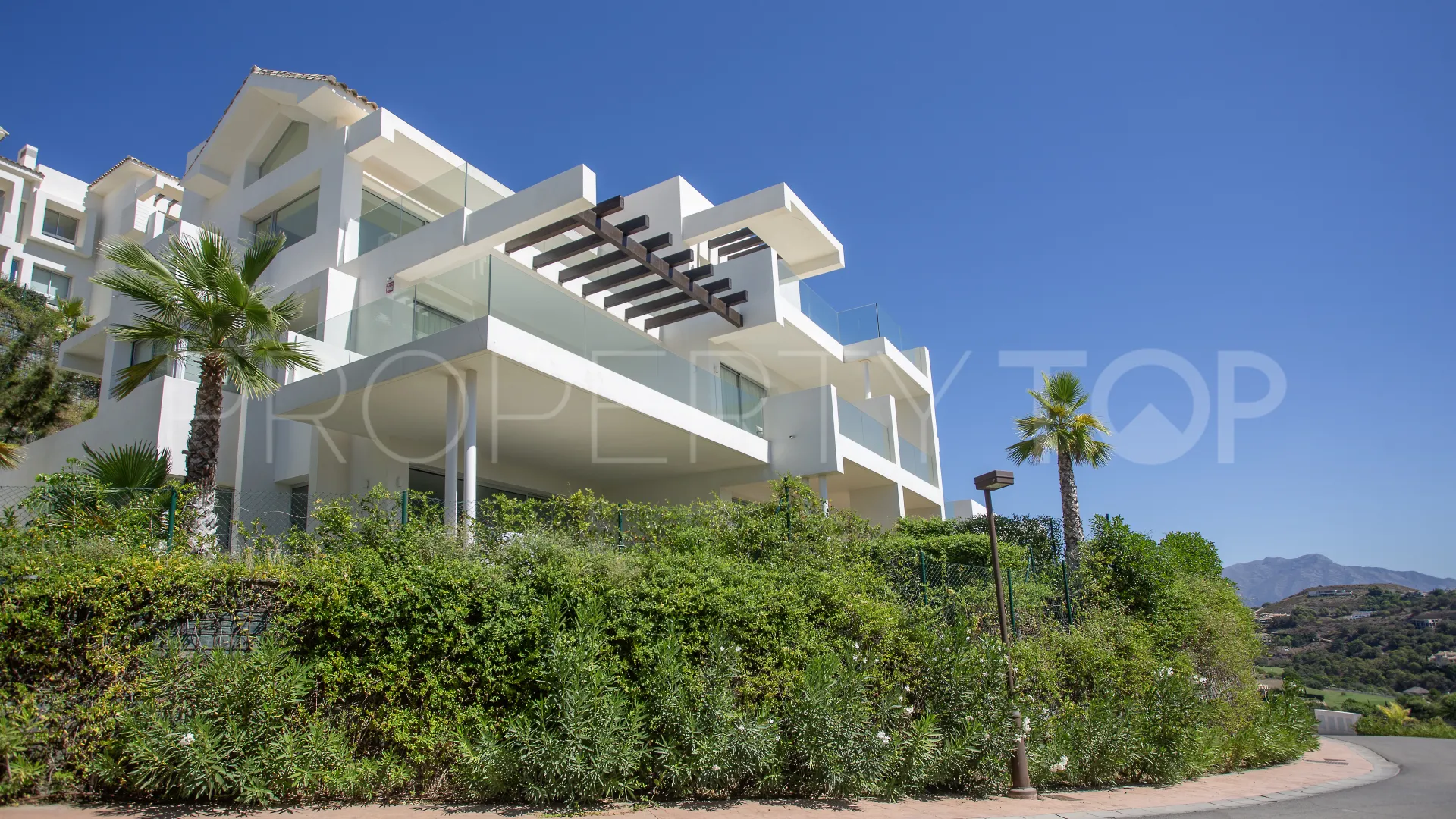 Penthouse for sale in Marbella Club Hills with 3 bedrooms