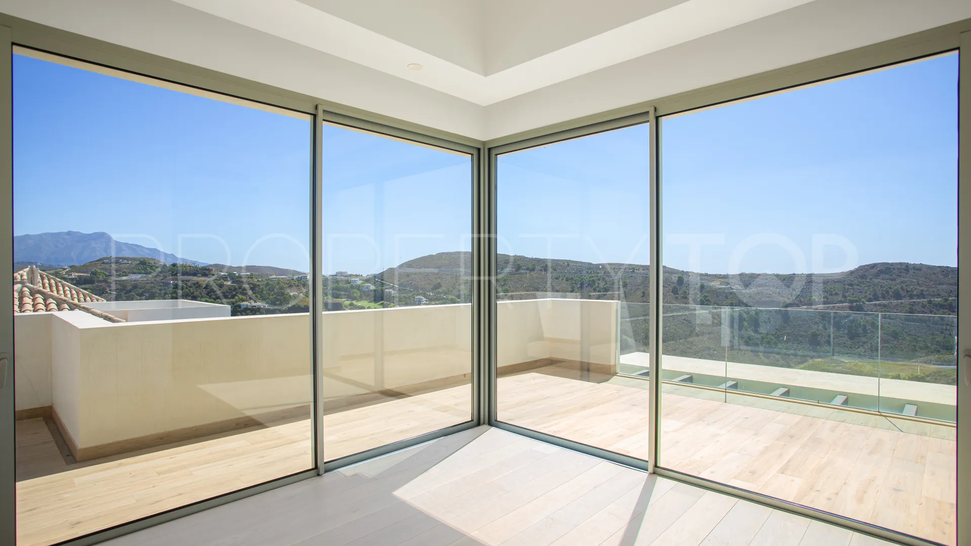 Penthouse for sale in Marbella Club Hills with 3 bedrooms