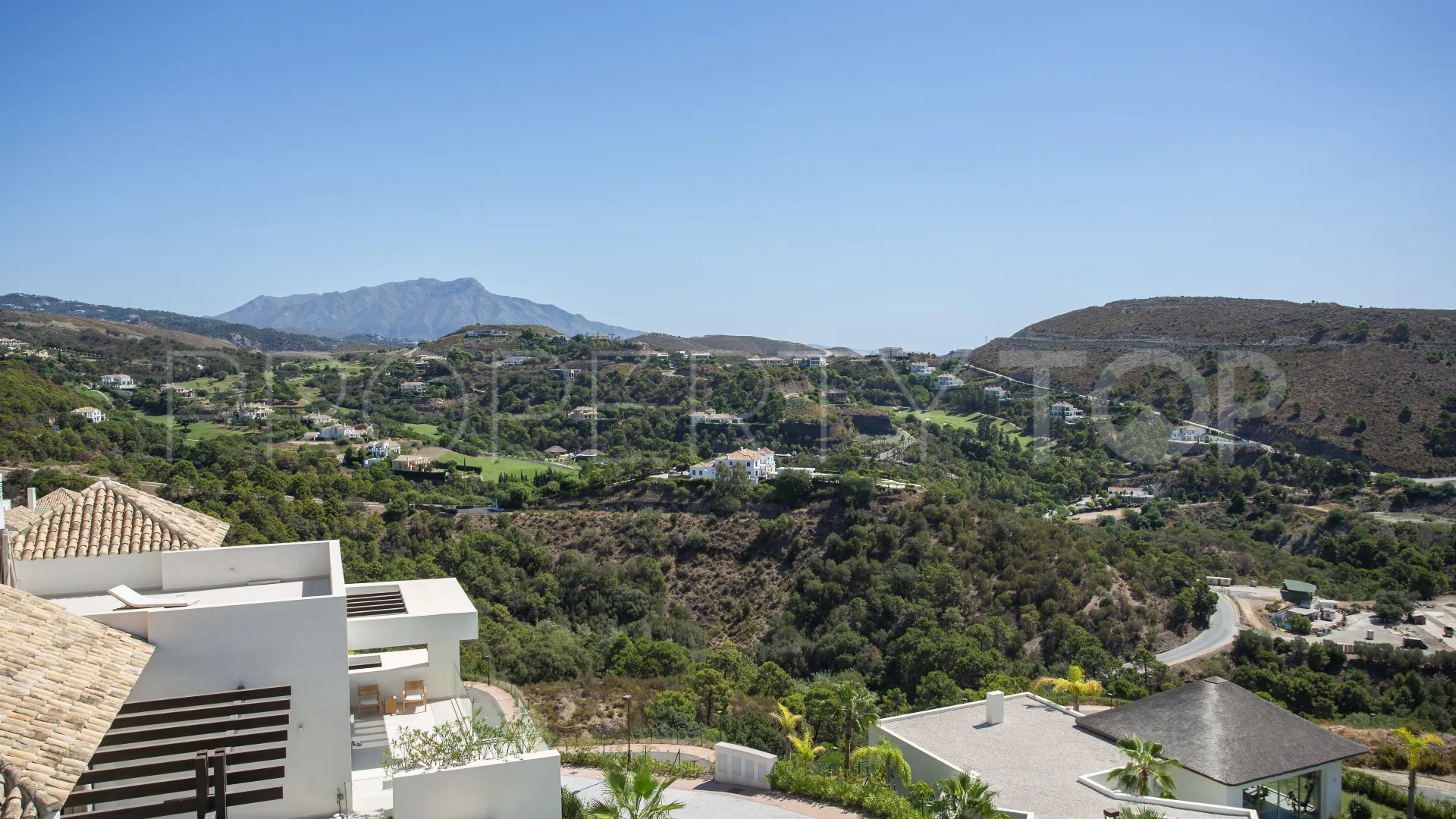 Penthouse for sale in Marbella Club Hills with 3 bedrooms