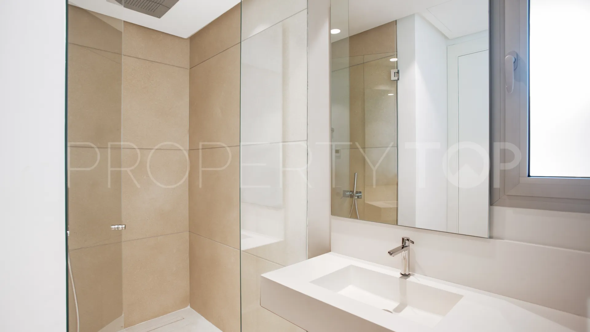 Penthouse for sale in Marbella Club Hills with 3 bedrooms