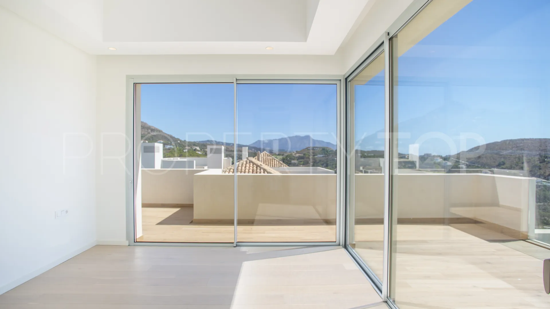 Penthouse for sale in Marbella Club Hills with 3 bedrooms