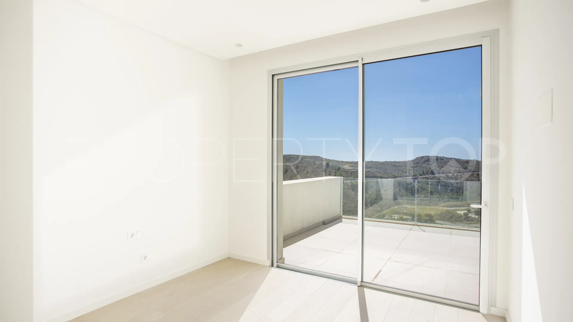 Penthouse for sale in Marbella Club Hills with 3 bedrooms
