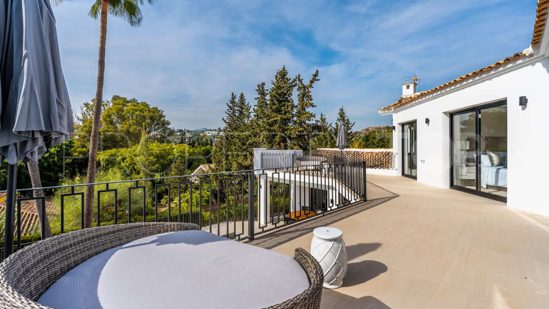 5 bedrooms El Paraiso villa for sale