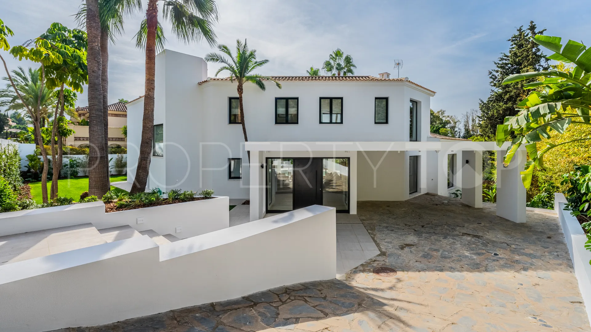 5 bedrooms El Paraiso villa for sale