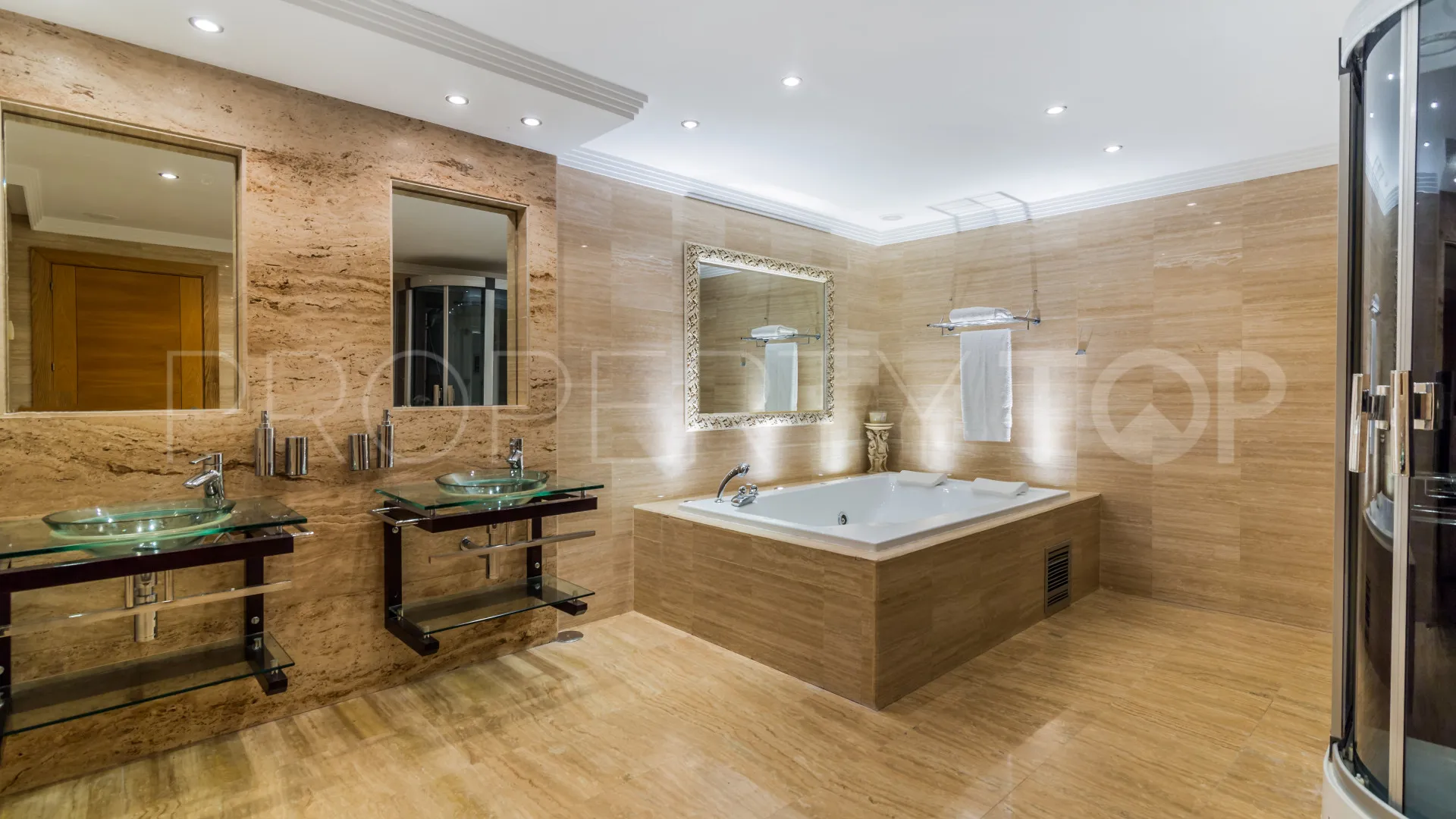 8 bedrooms villa in Elviria for sale
