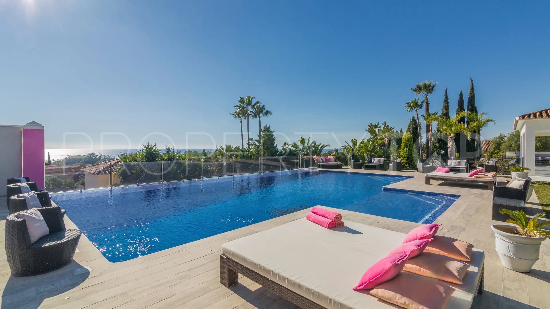 8 bedrooms villa in Elviria for sale