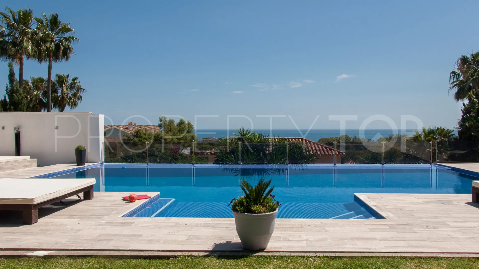 8 bedrooms villa in Elviria for sale