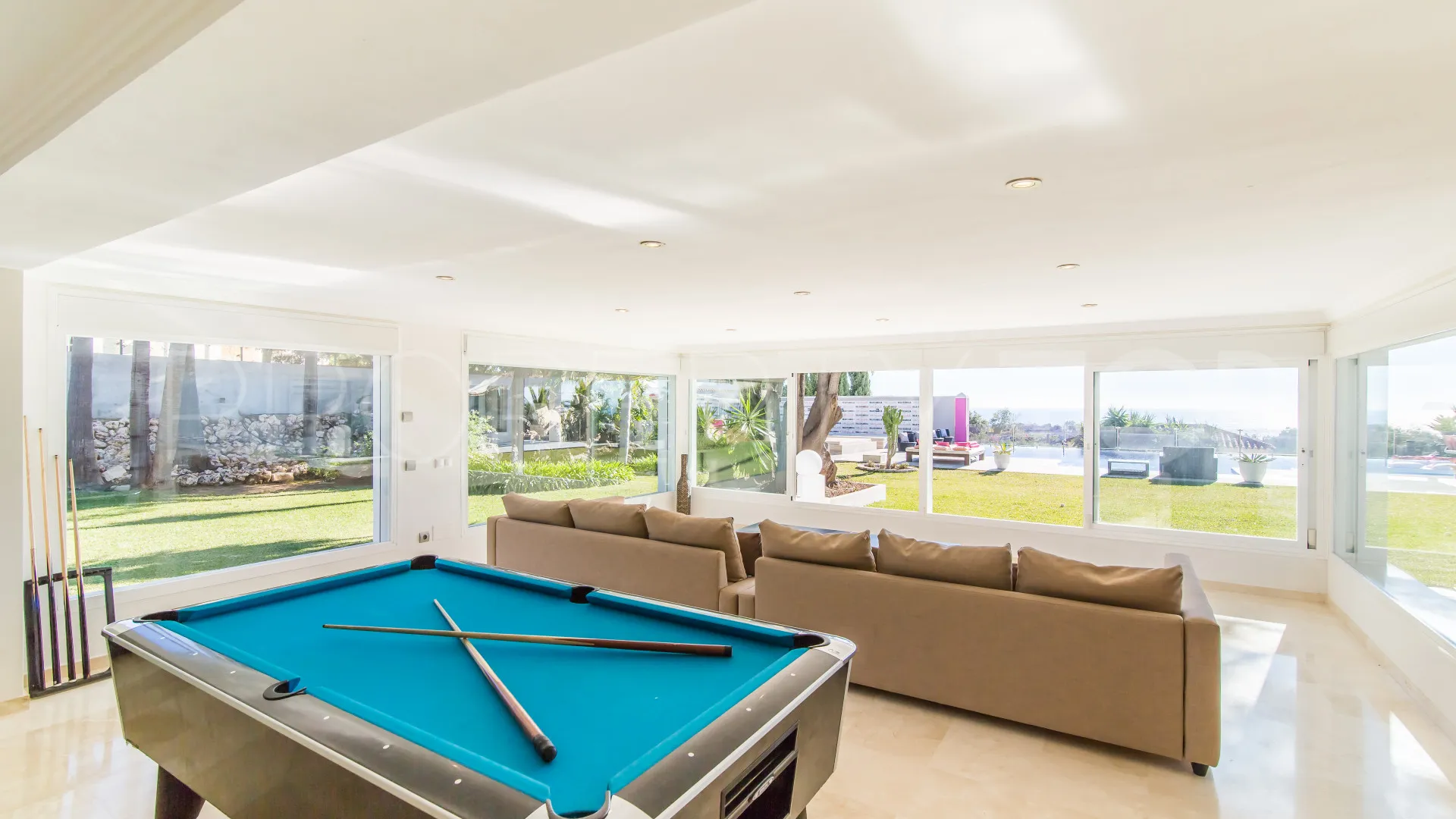 8 bedrooms villa in Elviria for sale