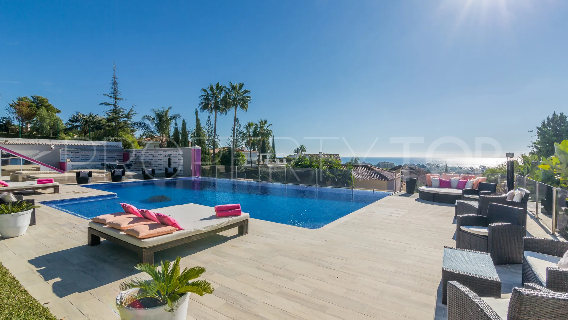 8 bedrooms villa in Elviria for sale
