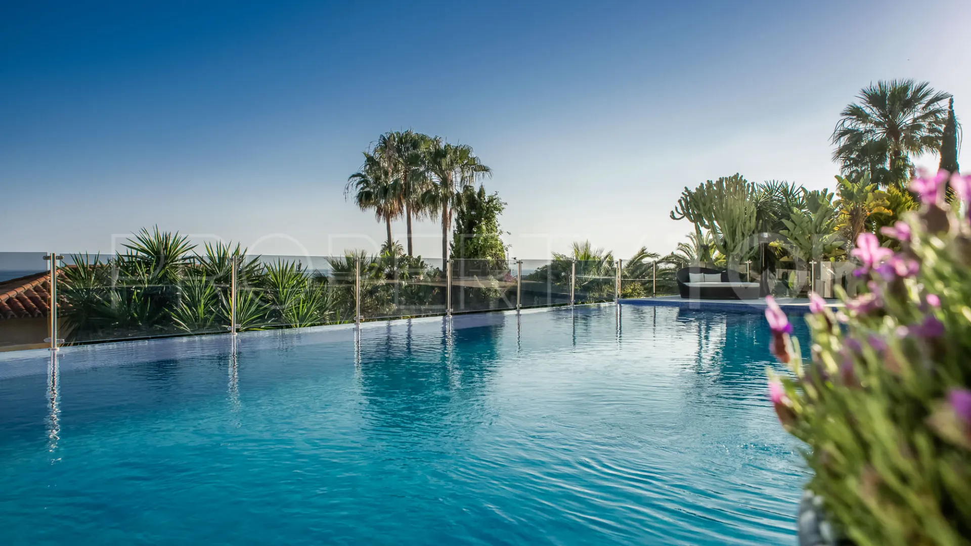 8 bedrooms villa in Elviria for sale