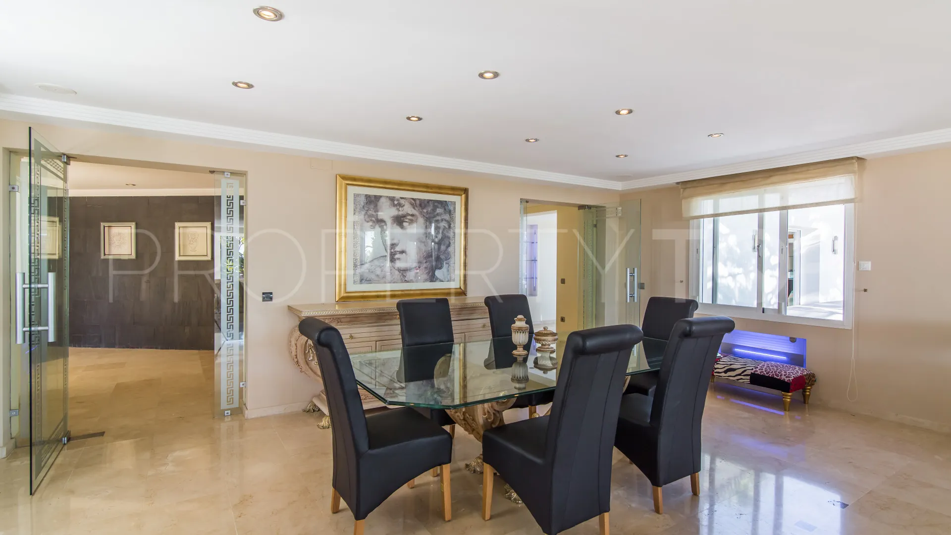 8 bedrooms villa in Elviria for sale