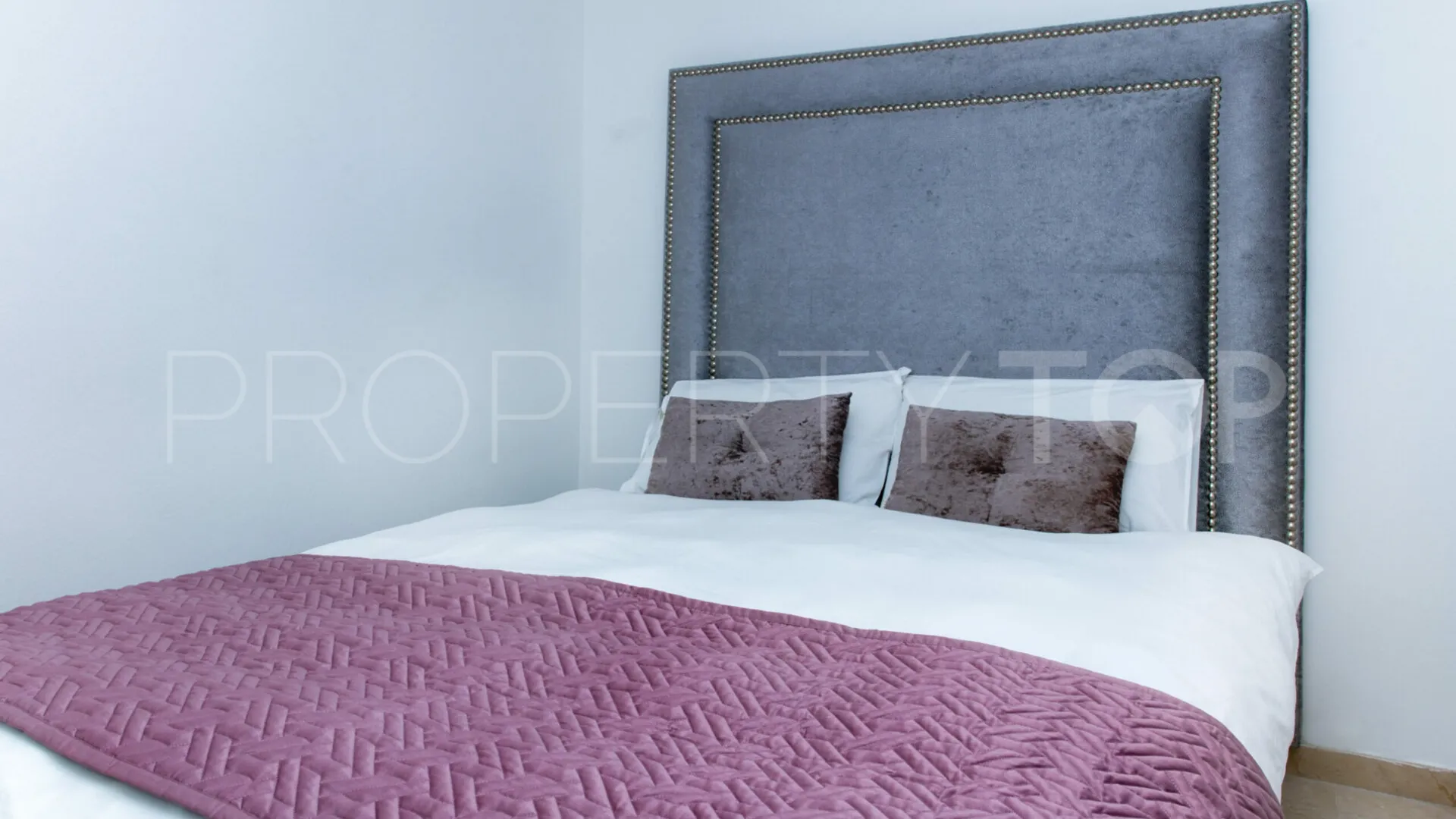 8 bedrooms villa in Elviria for sale