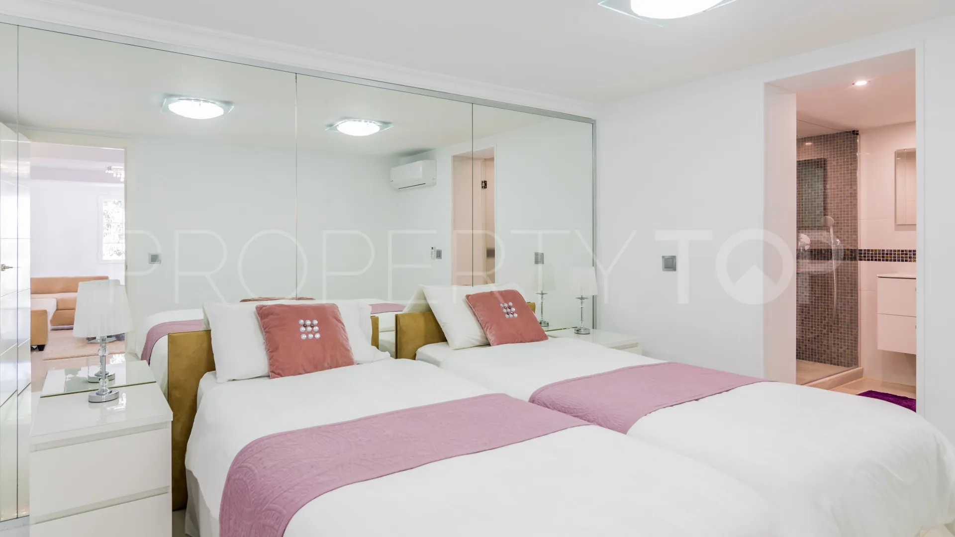 8 bedrooms villa in Elviria for sale