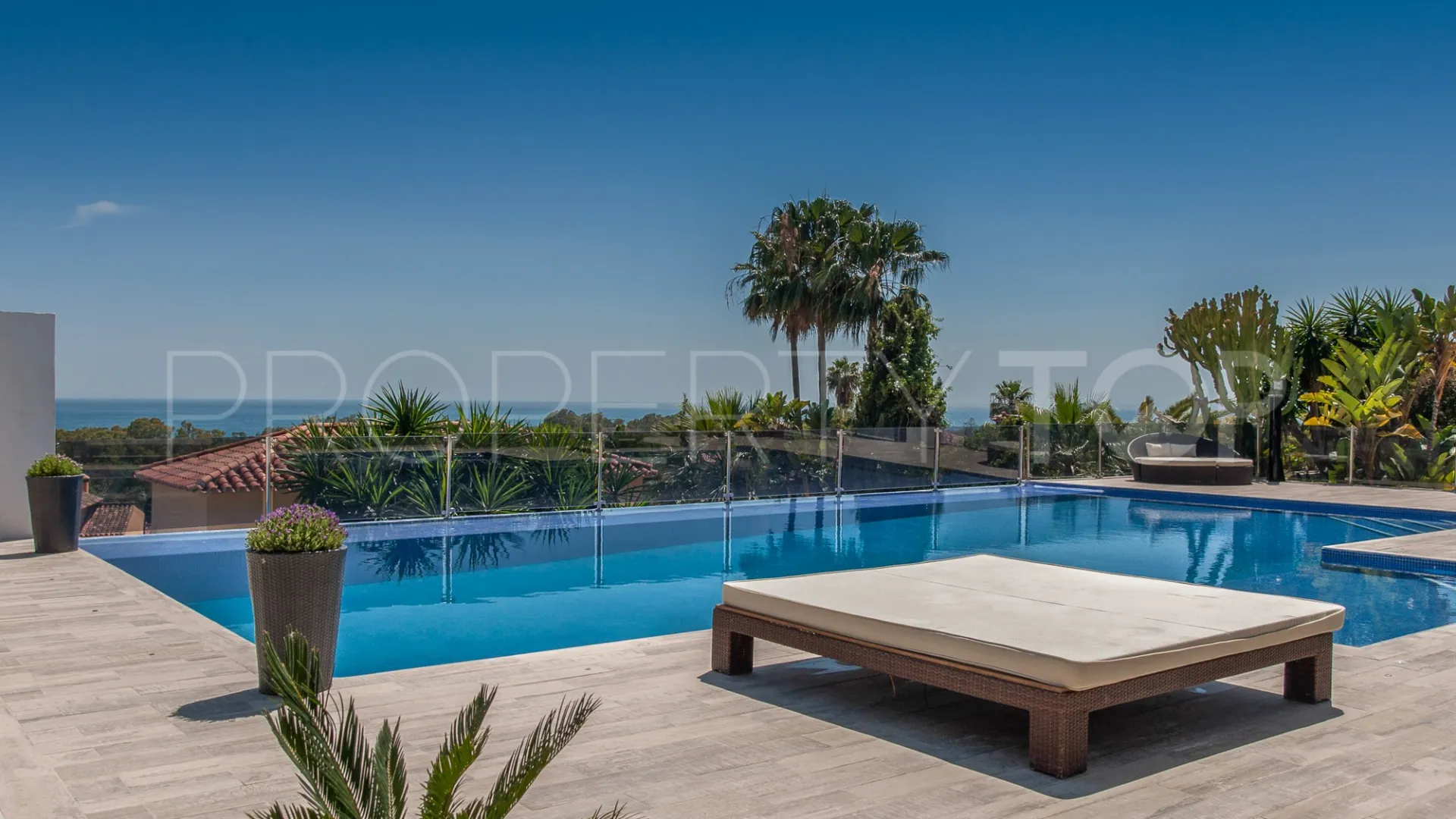 8 bedrooms villa in Elviria for sale