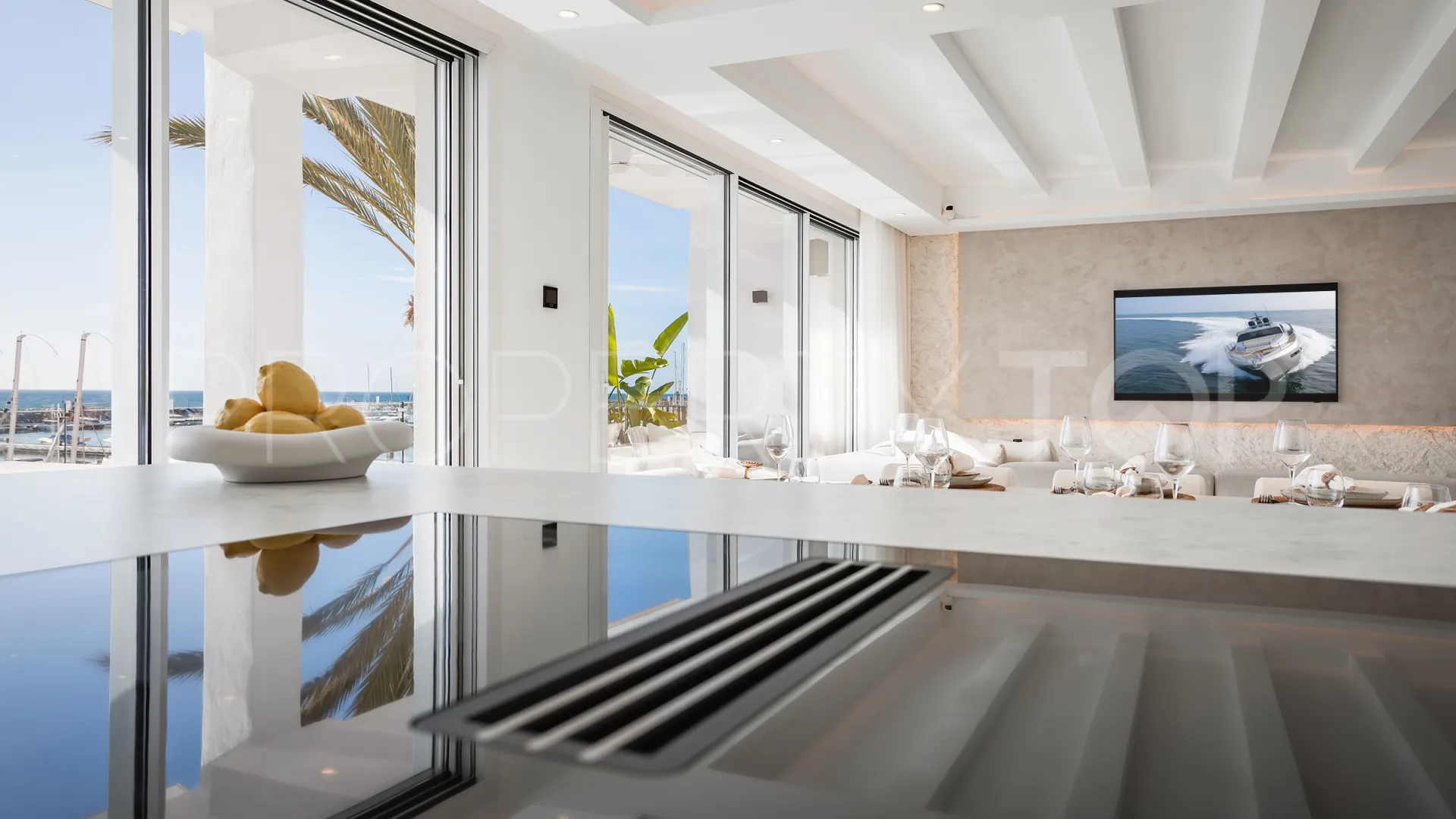 For sale 4 bedrooms penthouse in Marina Banus