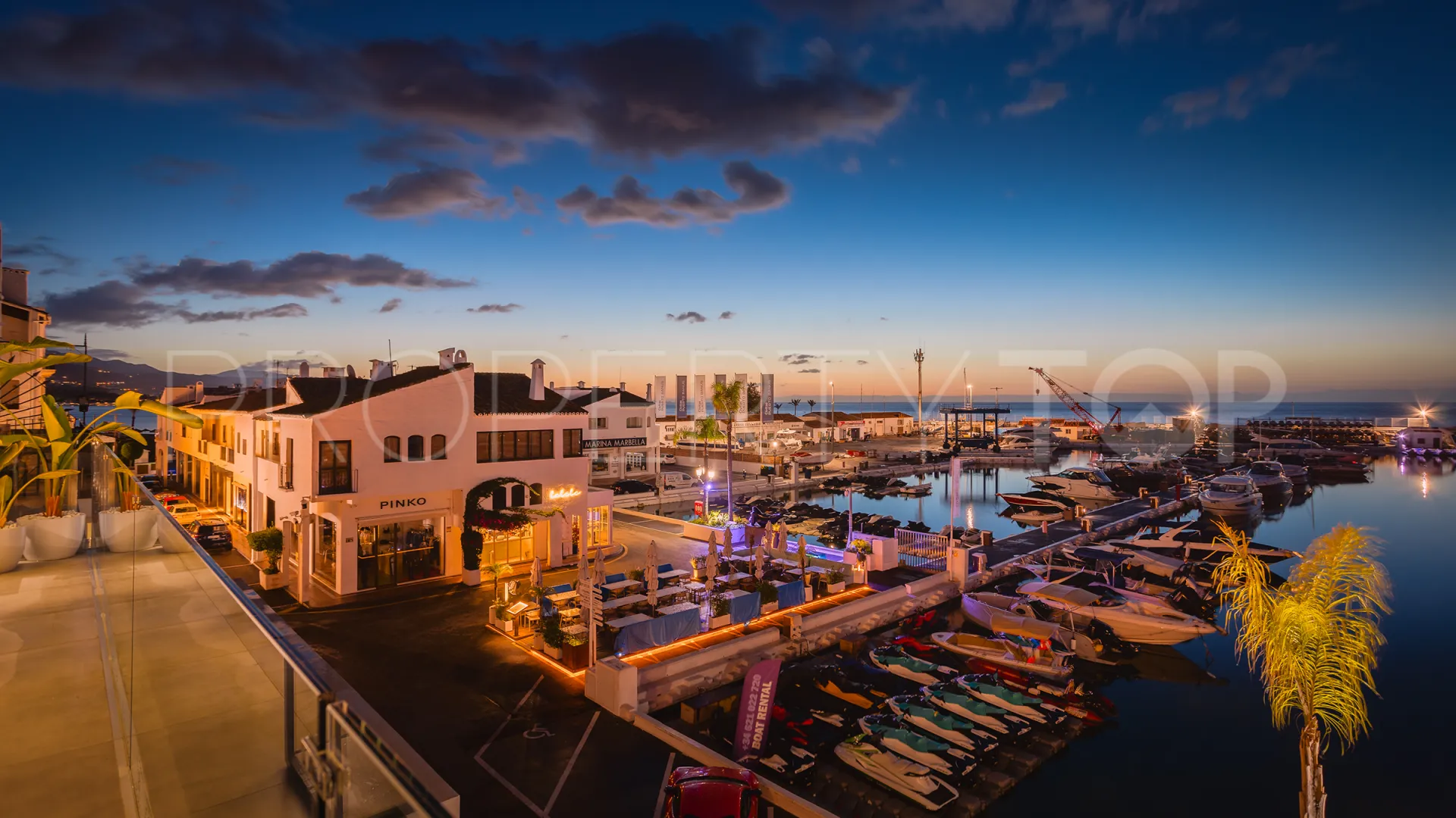 For sale 4 bedrooms penthouse in Marina Banus