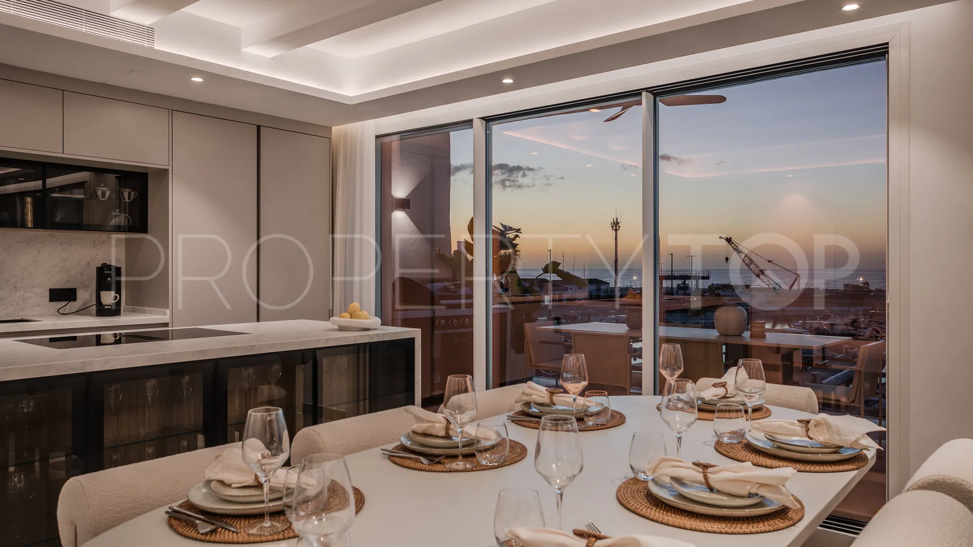 For sale 4 bedrooms penthouse in Marina Banus