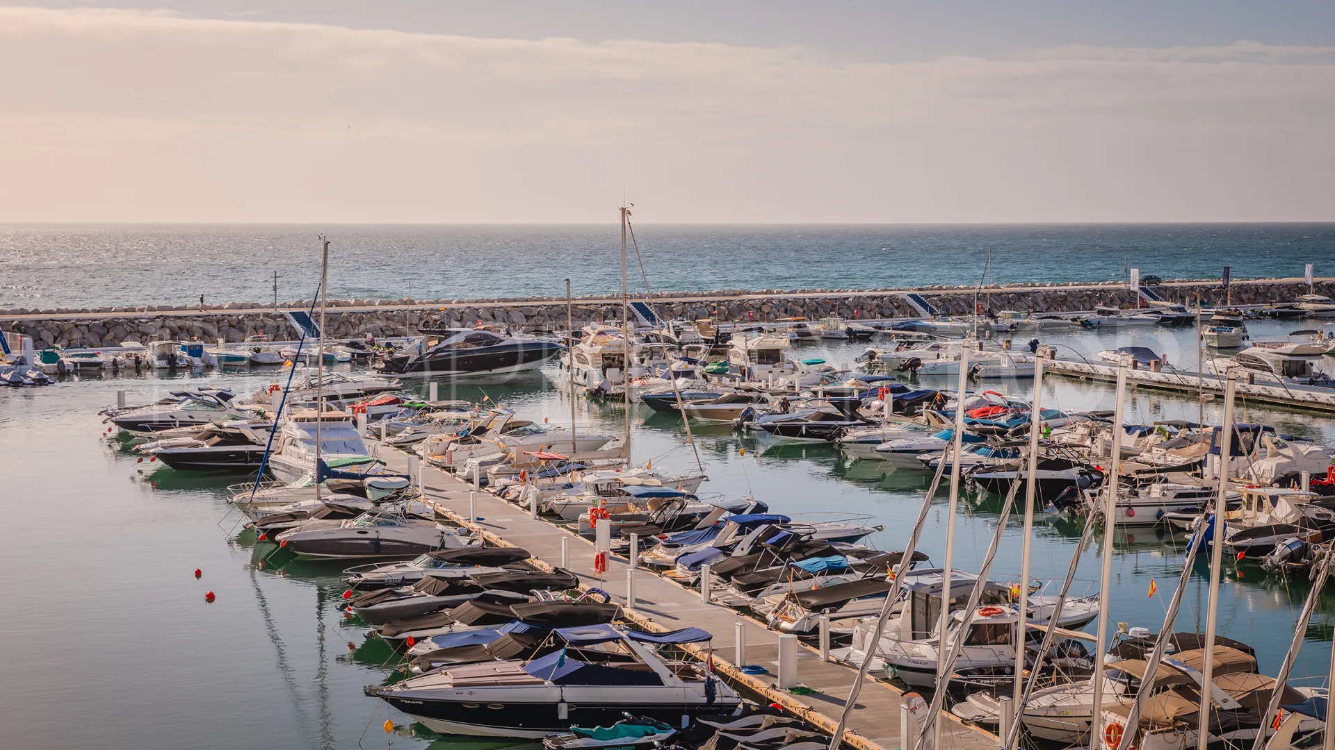 For sale 4 bedrooms penthouse in Marina Banus