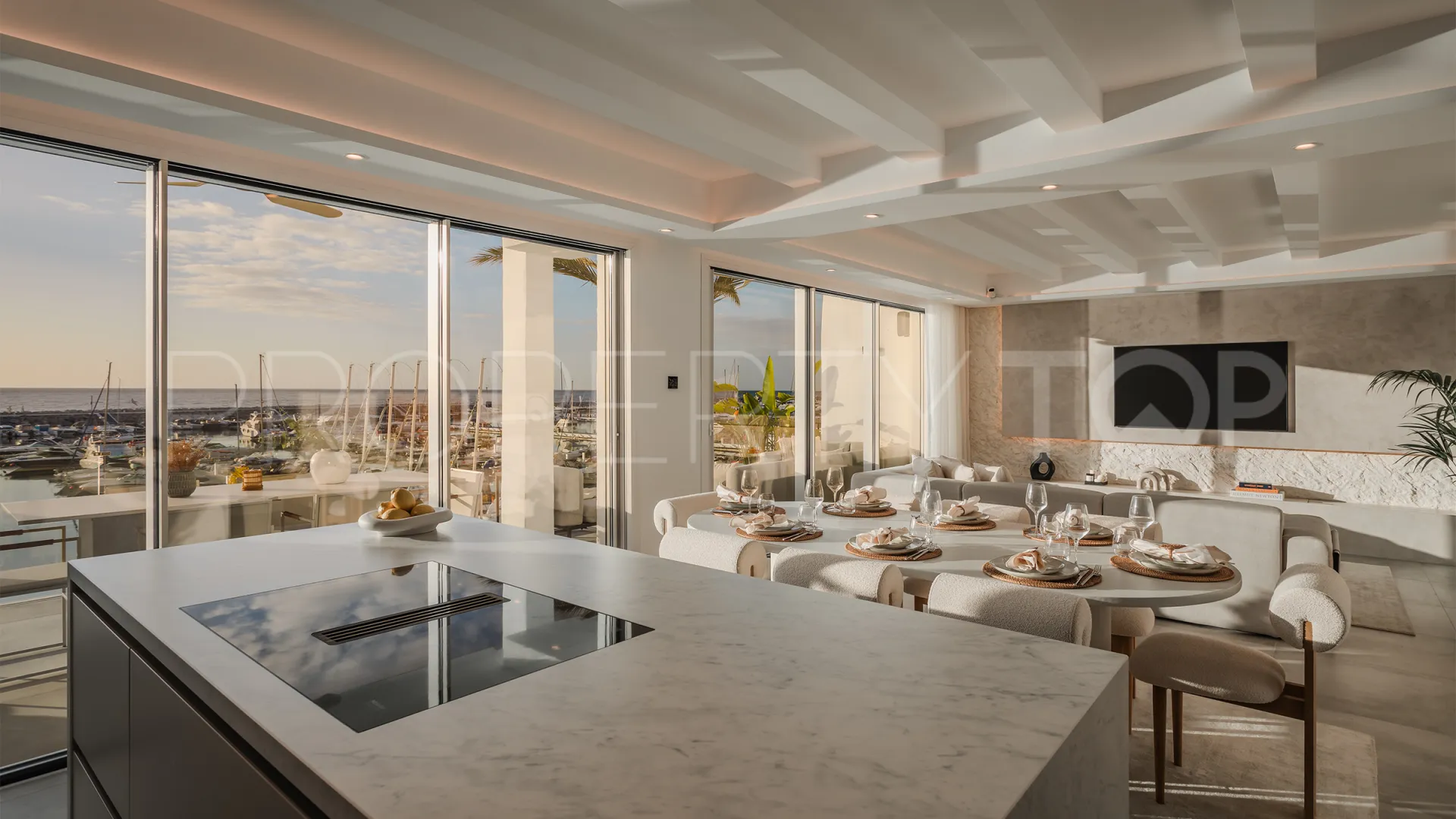 For sale 4 bedrooms penthouse in Marina Banus