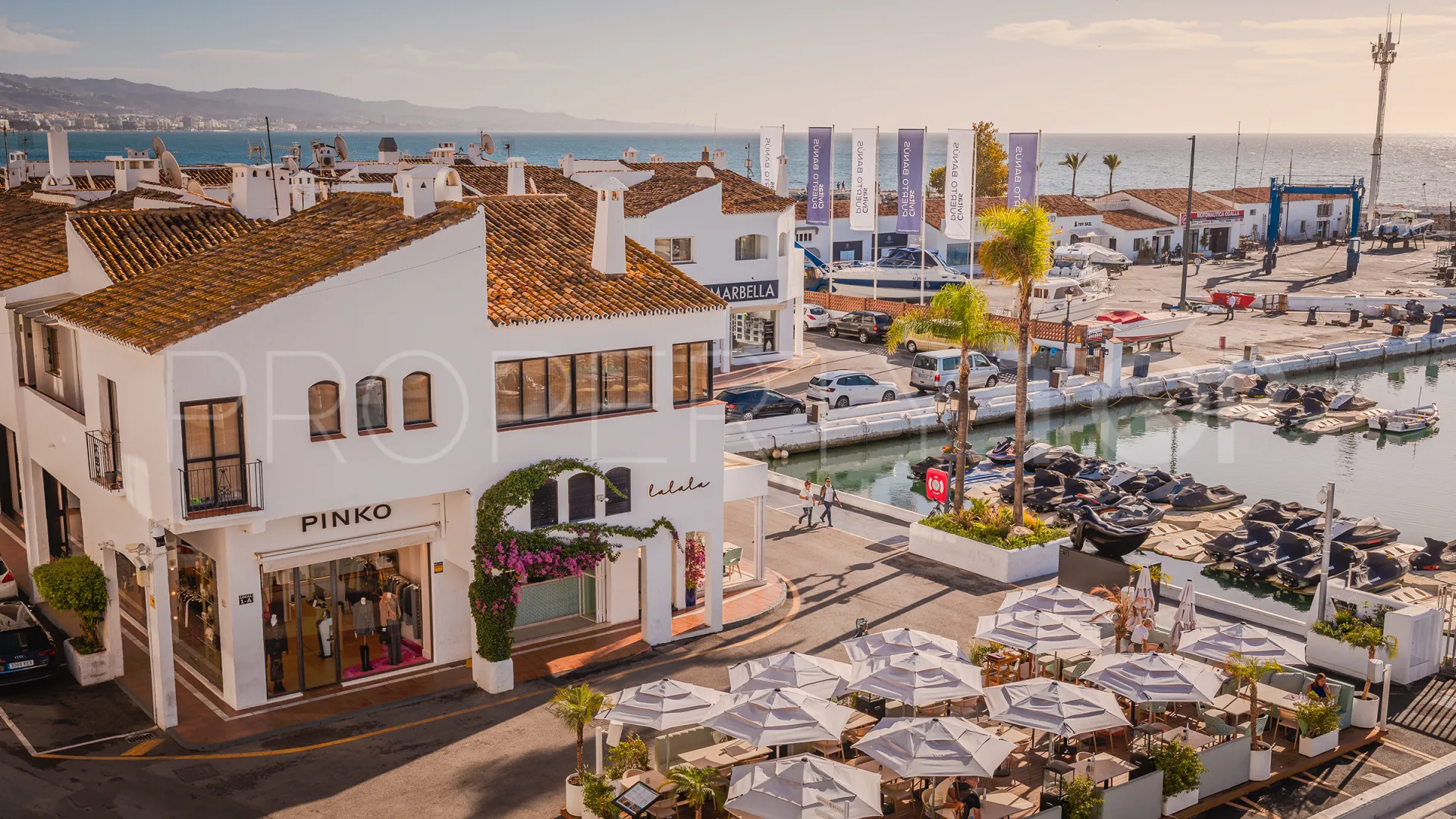 For sale 4 bedrooms penthouse in Marina Banus