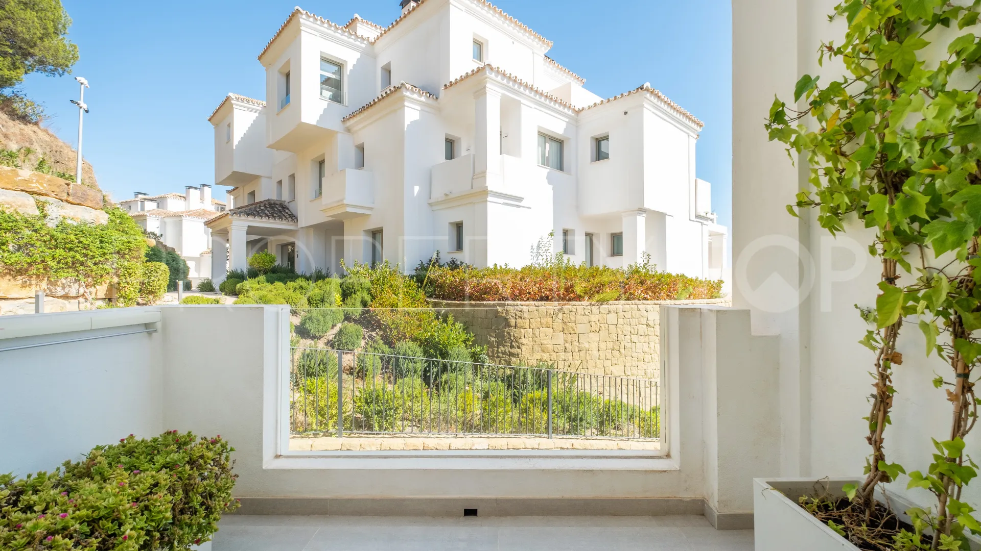 Nueva Andalucia 2 bedrooms penthouse for sale